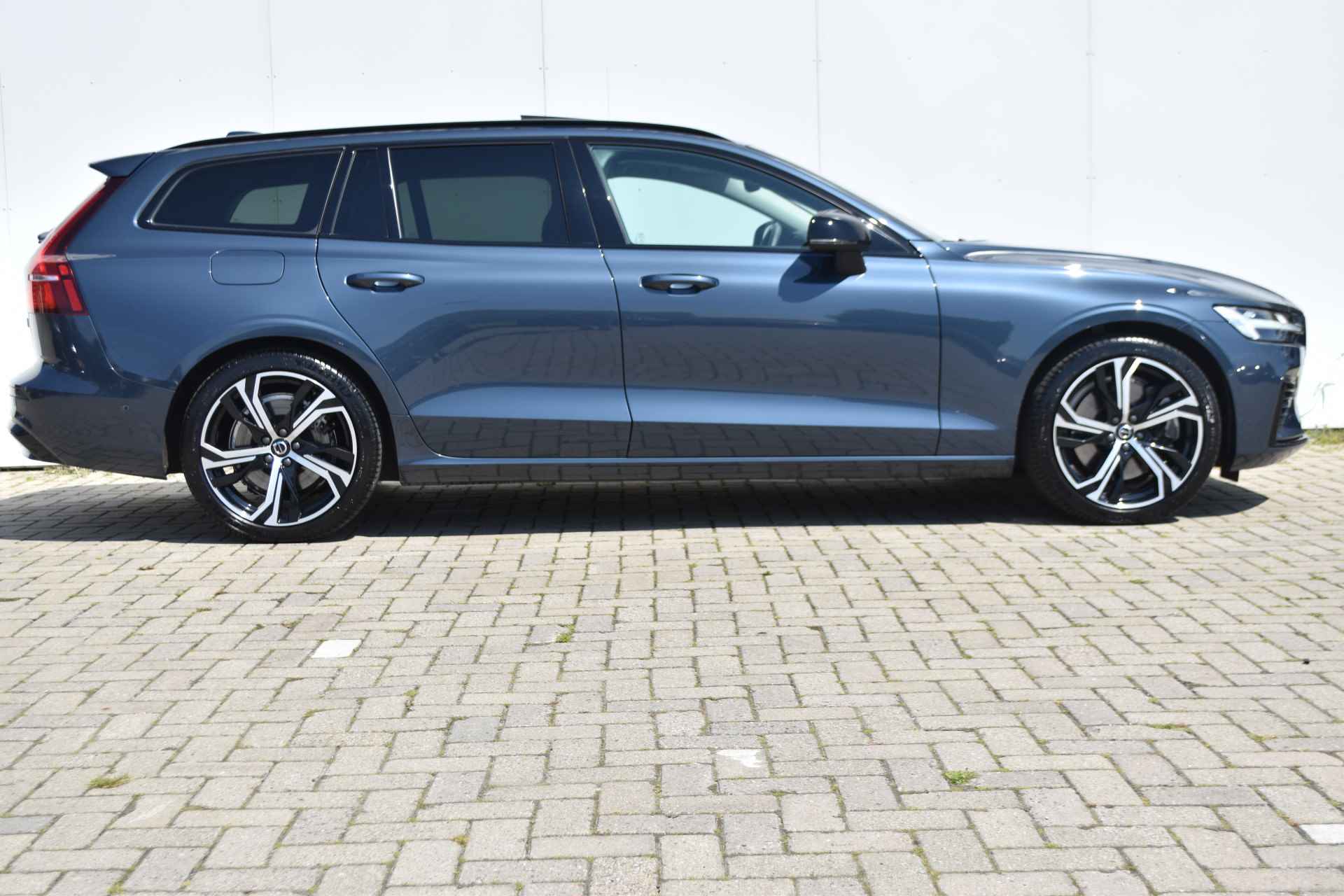 Volvo V60 T6 Recharge AWD Plus Dark #HarmanKardon #Stoelkoeling! #LongRange! - 4/33