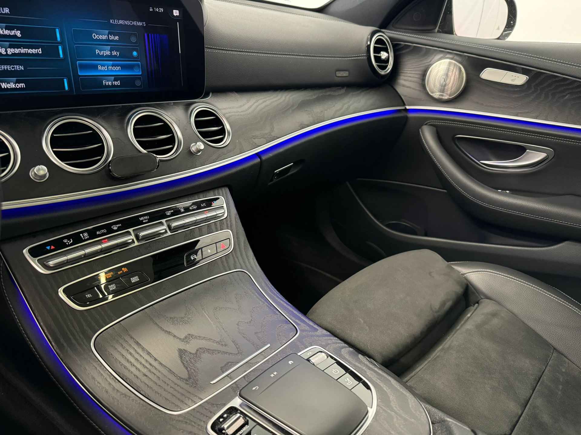 Mercedes-Benz E-Klasse Estate 300 e Business Solution AMG | Panoramadak | Headup display | Widescreen display | Smartphone integratie | Alcantara | Sto - 29/42