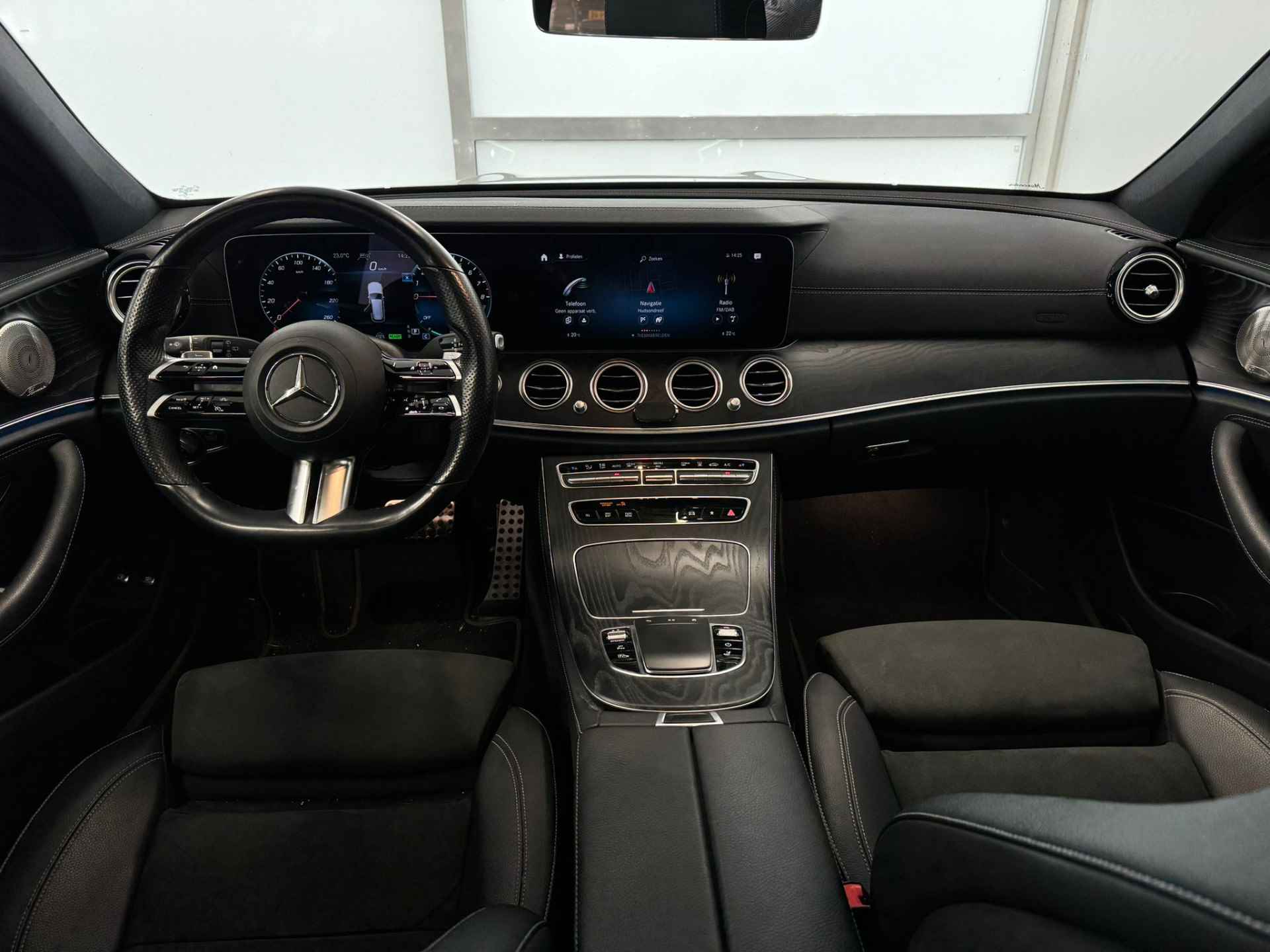 Mercedes-Benz E-Klasse Estate 300 e Business Solution AMG | Panoramadak | Headup display | Widescreen display | Smartphone integratie | Alcantara | Sto - 34/42