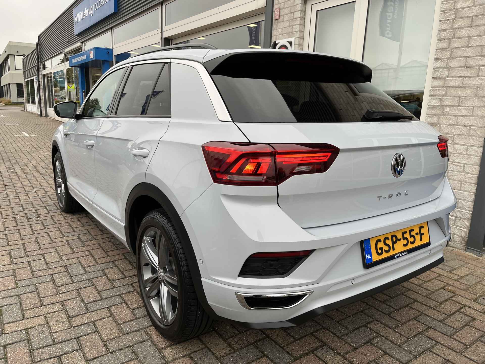 Volkswagen T-Roc 1.5 TSI 2x R-Line / AUTOMAAT/ CAMERA/ PARK. SENSOREN/ LED/ DODE HOEK/ STOEL VERWARM./ KEYLESS/ DIGITAL DASHBOARD/ ADAPT. CRUISE/ BLUETOOTH/ NAVI/ CLIMA/ DAB/ - 6/51