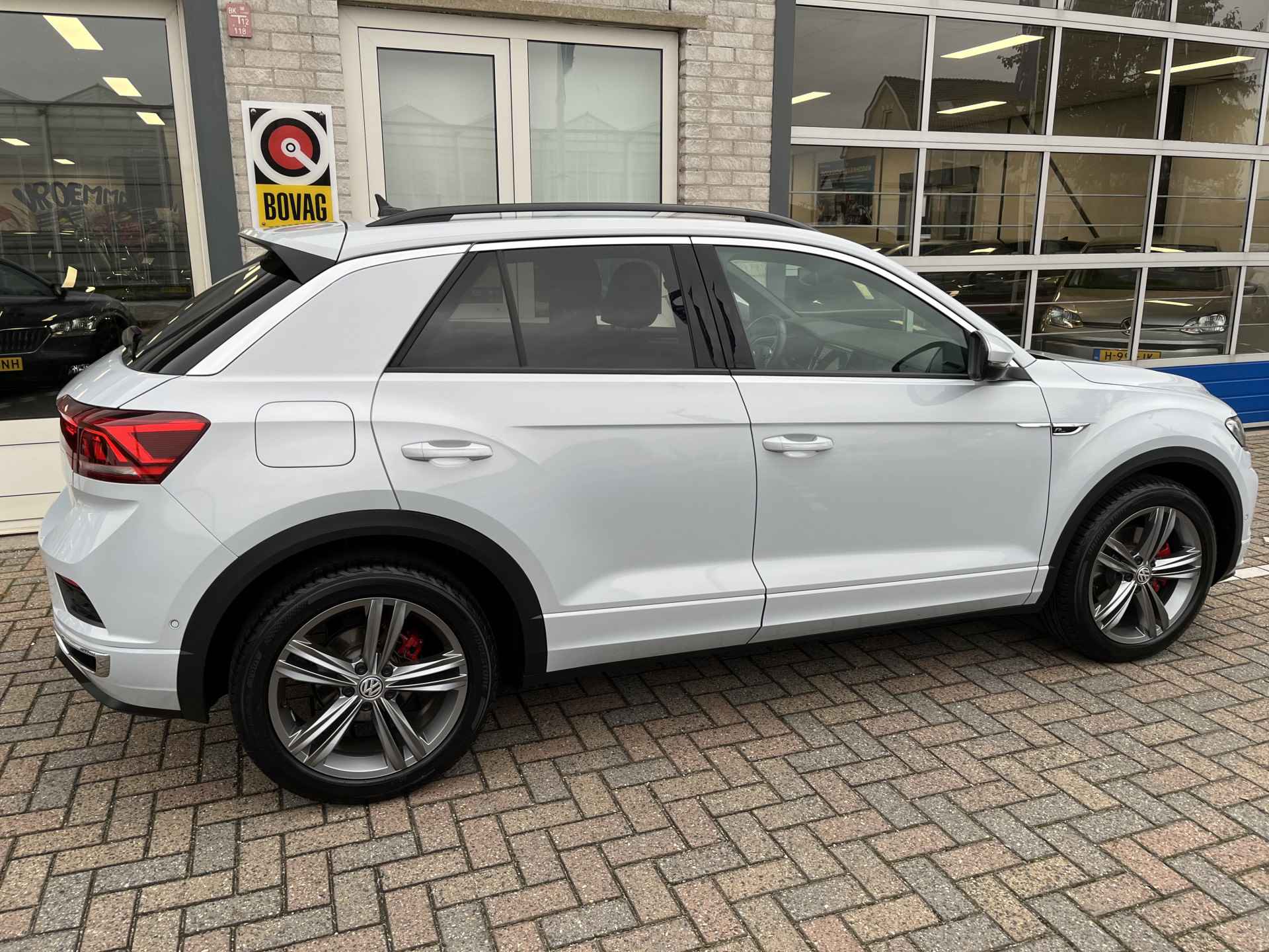 Volkswagen T-Roc 1.5 TSI 2x R-Line / AUTOMAAT/ CAMERA/ PARK. SENSOREN/ LED/ DODE HOEK/ STOEL VERWARM./ KEYLESS/ DIGITAL DASHBOARD/ ADAPT. CRUISE/ BLUETOOTH/ NAVI/ CLIMA/ DAB/ - 47/51