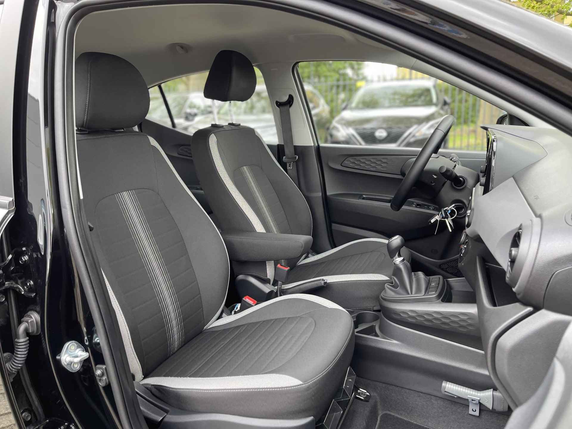 Hyundai i10 1.0 Comfort | Apple Carplay/Android Auto | Camera | Cruise Control | Airco | Bluetooth Tel. | DAB | Rijklaarprijs! - 10/22