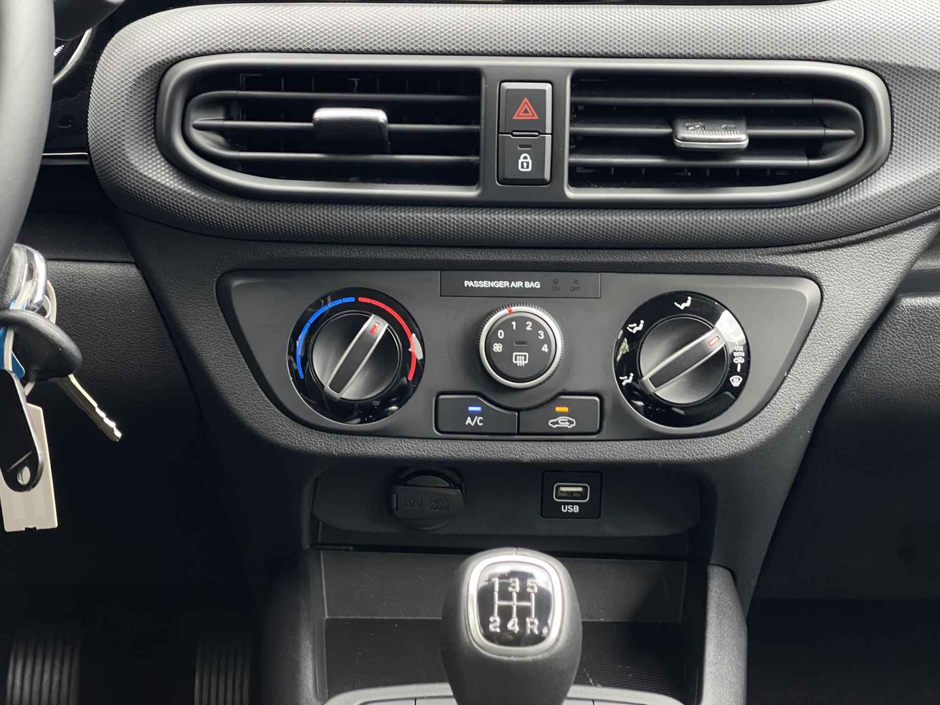 Hyundai i10 1.0 Comfort | Apple Carplay/Android Auto | Camera | Cruise Control | Airco | Bluetooth Tel. | DAB | Rijklaarprijs! - 16/22