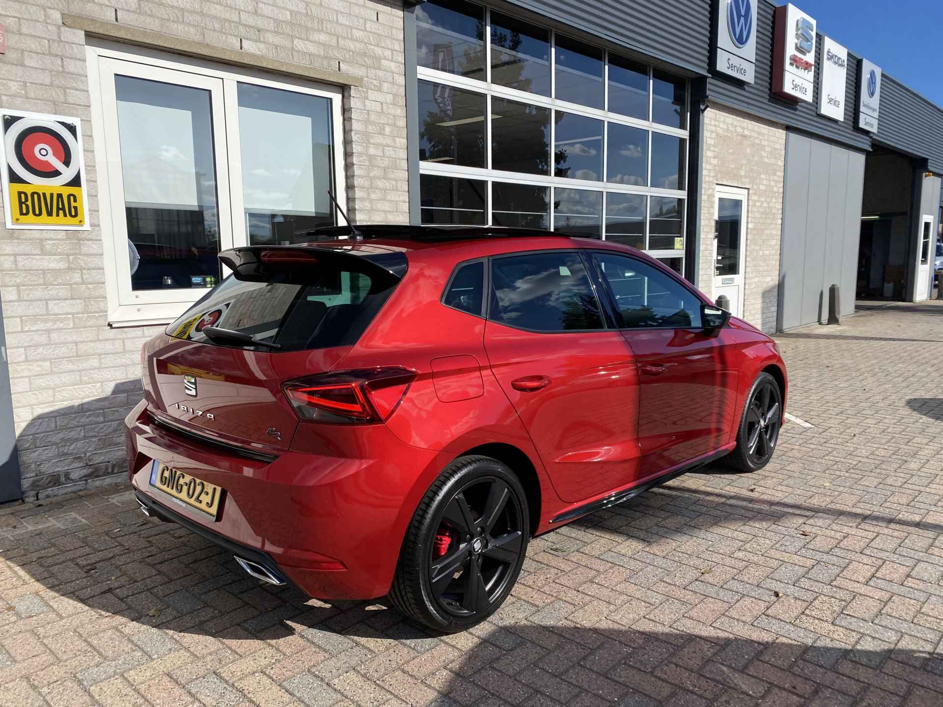 SEAT Ibiza 1.0 TSI FR Black Edition / AUTOMAAT/ PANO/ BEATS AUDIO/ CAMERA/ PARK. SENSOREN/ KEYLESS/ STOEL VERWARM./ VIRTUAL COCKPIT/ ADAPT. CRUISE/ APP CONNECT/ NAVI/ CLIMA/ DAB/ 18" LMV/ - 40/45