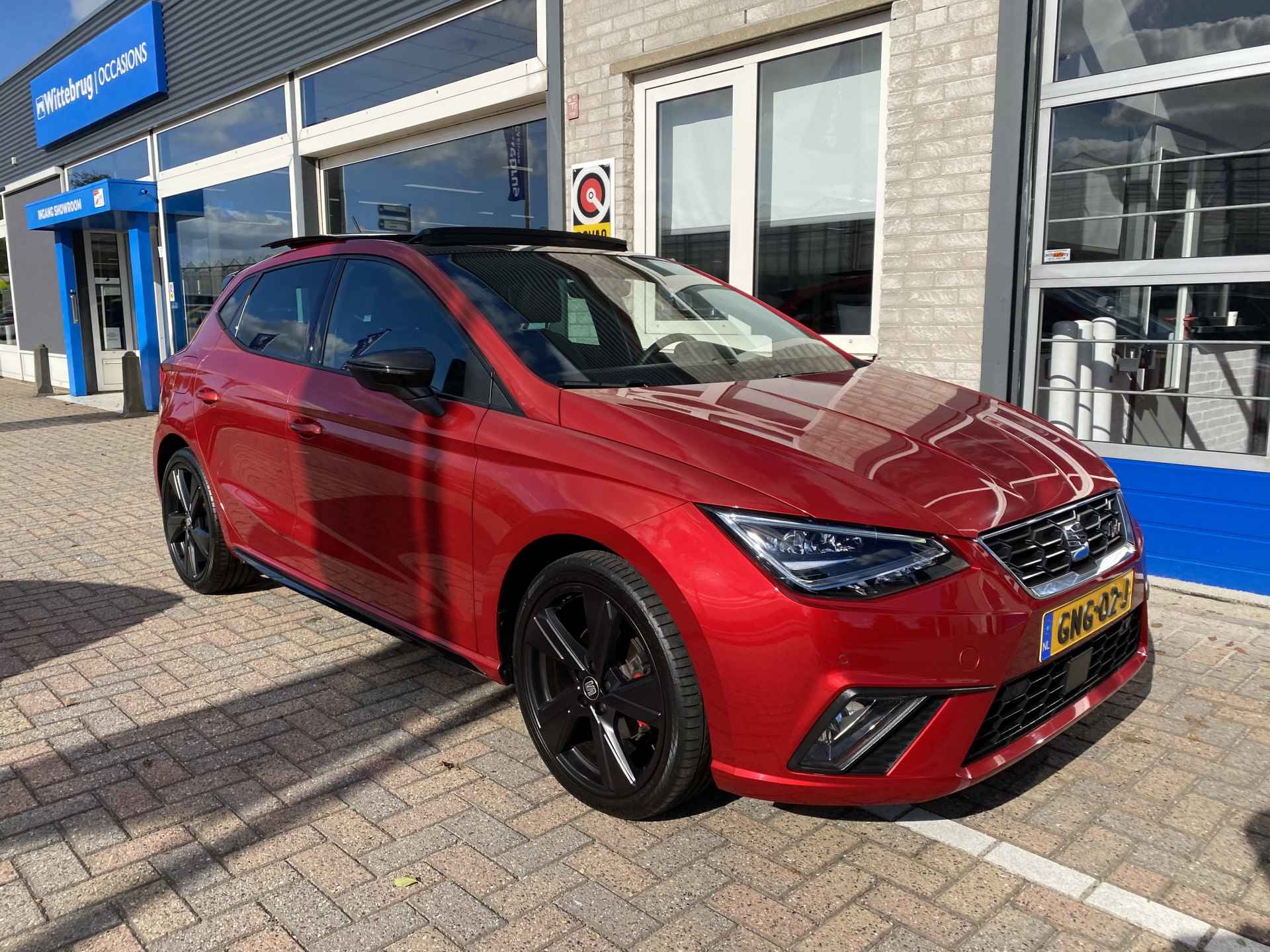 SEAT Ibiza 1.0 TSI FR Black Edition / AUTOMAAT/ PANO/ BEATS AUDIO/ CAMERA/ PARK. SENSOREN/ KEYLESS/ STOEL VERWARM./ VIRTUAL COCKPIT/ ADAPT. CRUISE/ APP CONNECT/ NAVI/ CLIMA/ DAB/ 18" LMV/ - 42/45