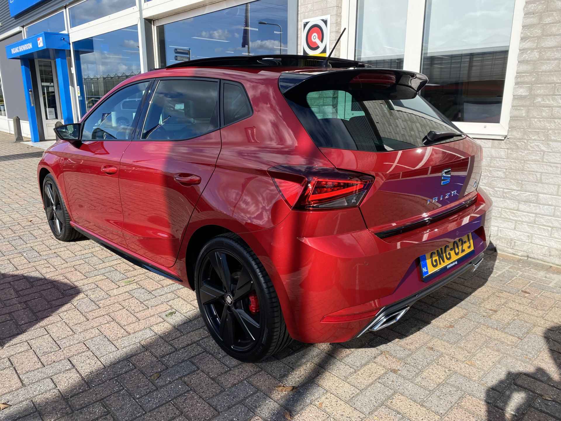 SEAT Ibiza 1.0 TSI FR Black Edition / AUTOMAAT/ PANO/ BEATS AUDIO/ CAMERA/ PARK. SENSOREN/ KEYLESS/ STOEL VERWARM./ VIRTUAL COCKPIT/ ADAPT. CRUISE/ APP CONNECT/ NAVI/ CLIMA/ DAB/ 18" LMV/ - 6/45