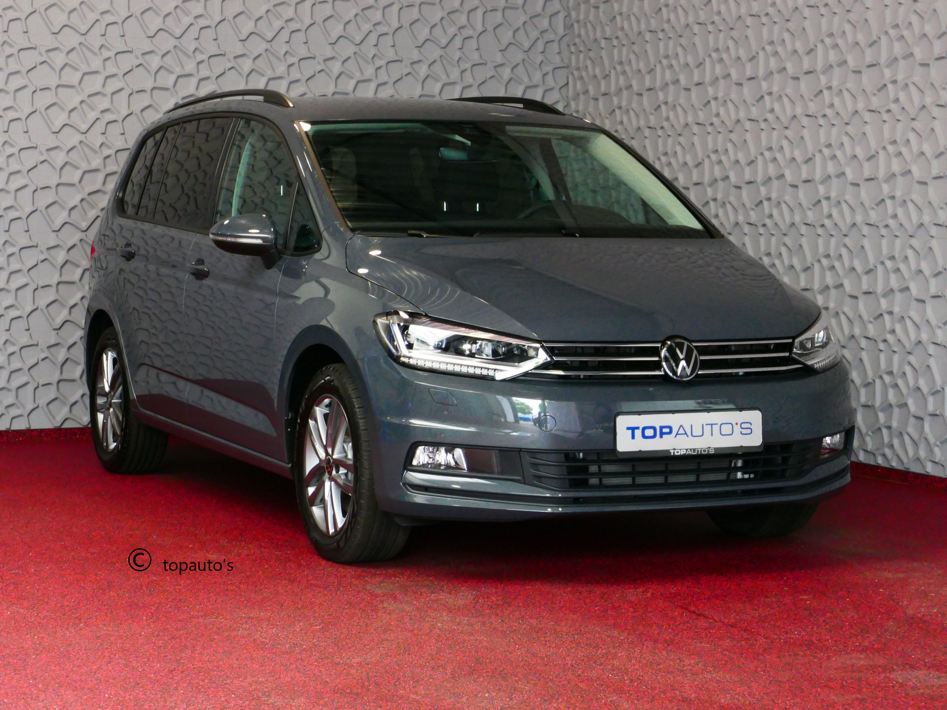 Volkswagen Touran 1.5 TSI 150PK NIEUWE AUTO! 7P CARPLAY NAVI CAMERA LED ELEK.KLEP VIR.COCKPIT DODE.HOEK DET. STOELVERW KEYLESS 7P 7PERS 2024 70 BIJNA NIEUWE VOLKSWAGEN'S UIT VOORRAAD LEVERBAAR