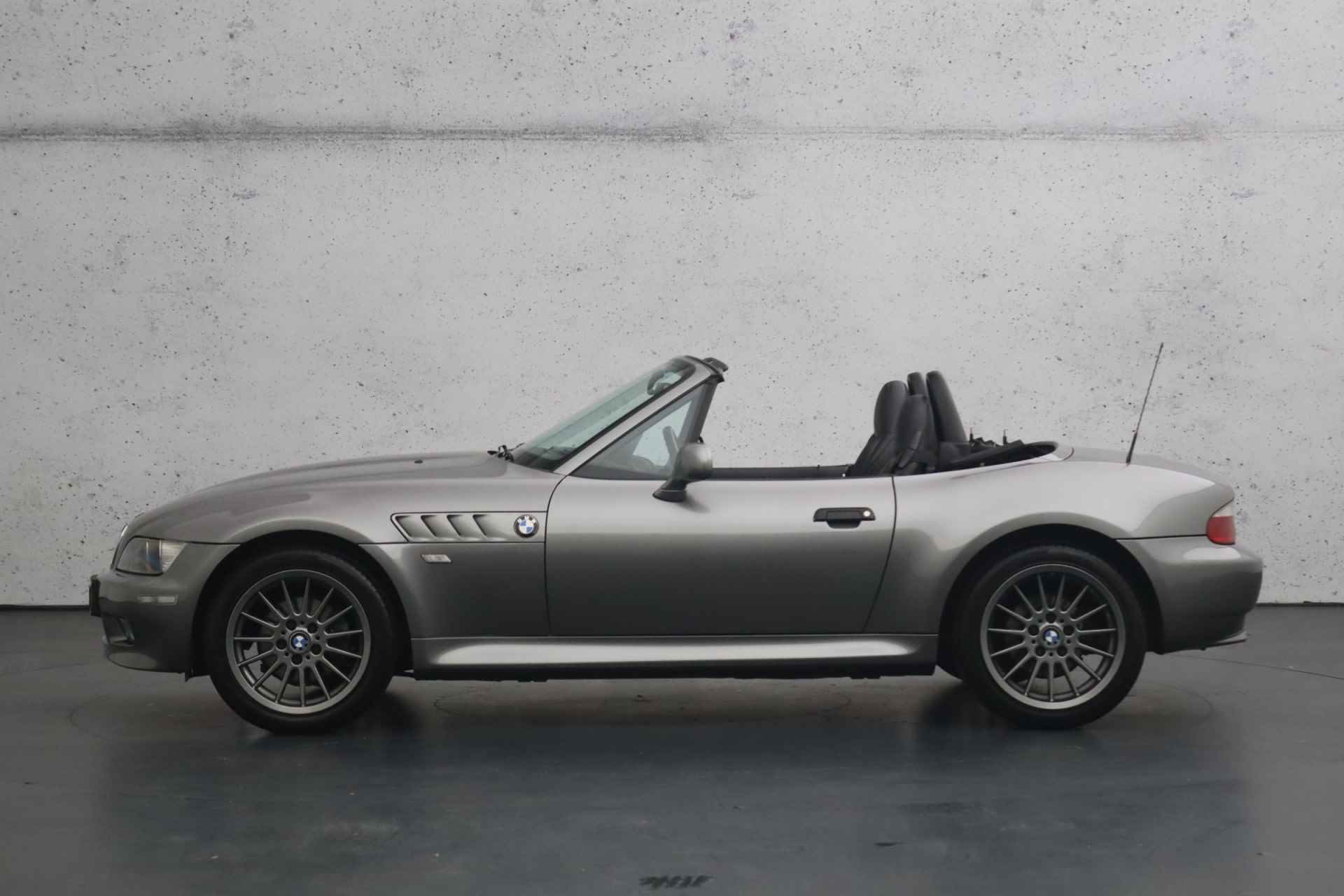 BMW Z3 Roadster 1.9i Sport Line Cabrio | In nieuwstaat | Airconditioning | Lederen bekleding | Verwarmde sportstoelen - 7/23