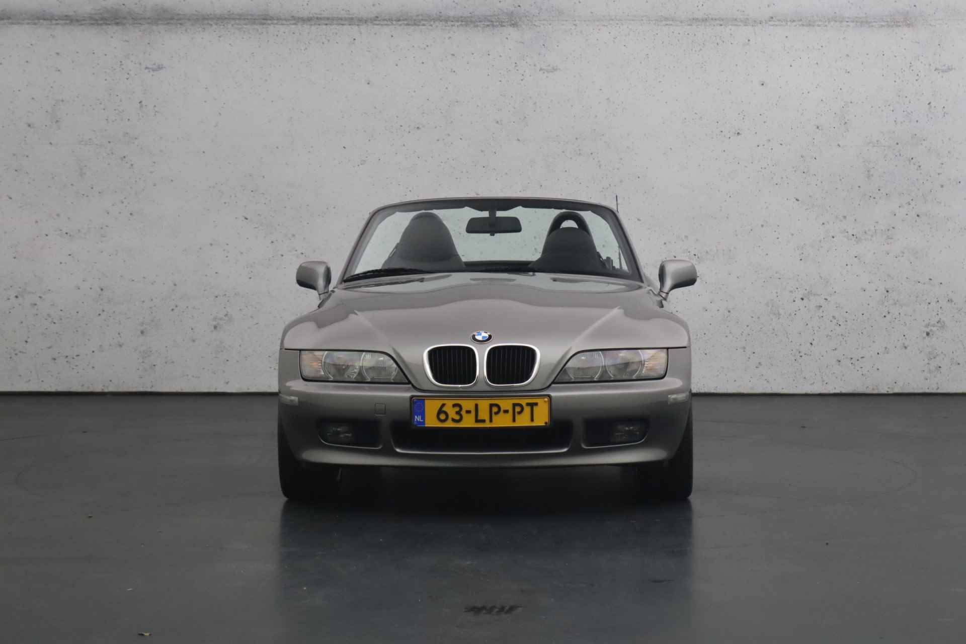 BMW Z3 Roadster 1.9i Sport Line Cabrio | In nieuwstaat | Airconditioning | Lederen bekleding | Verwarmde sportstoelen - 9/23