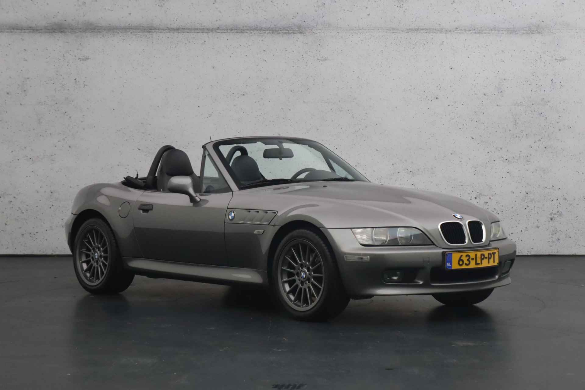 BMW Z3 Roadster 1.9i Sport Line Cabrio | In nieuwstaat | Airconditioning | Lederen bekleding | Verwarmde sportstoelen - 19/23