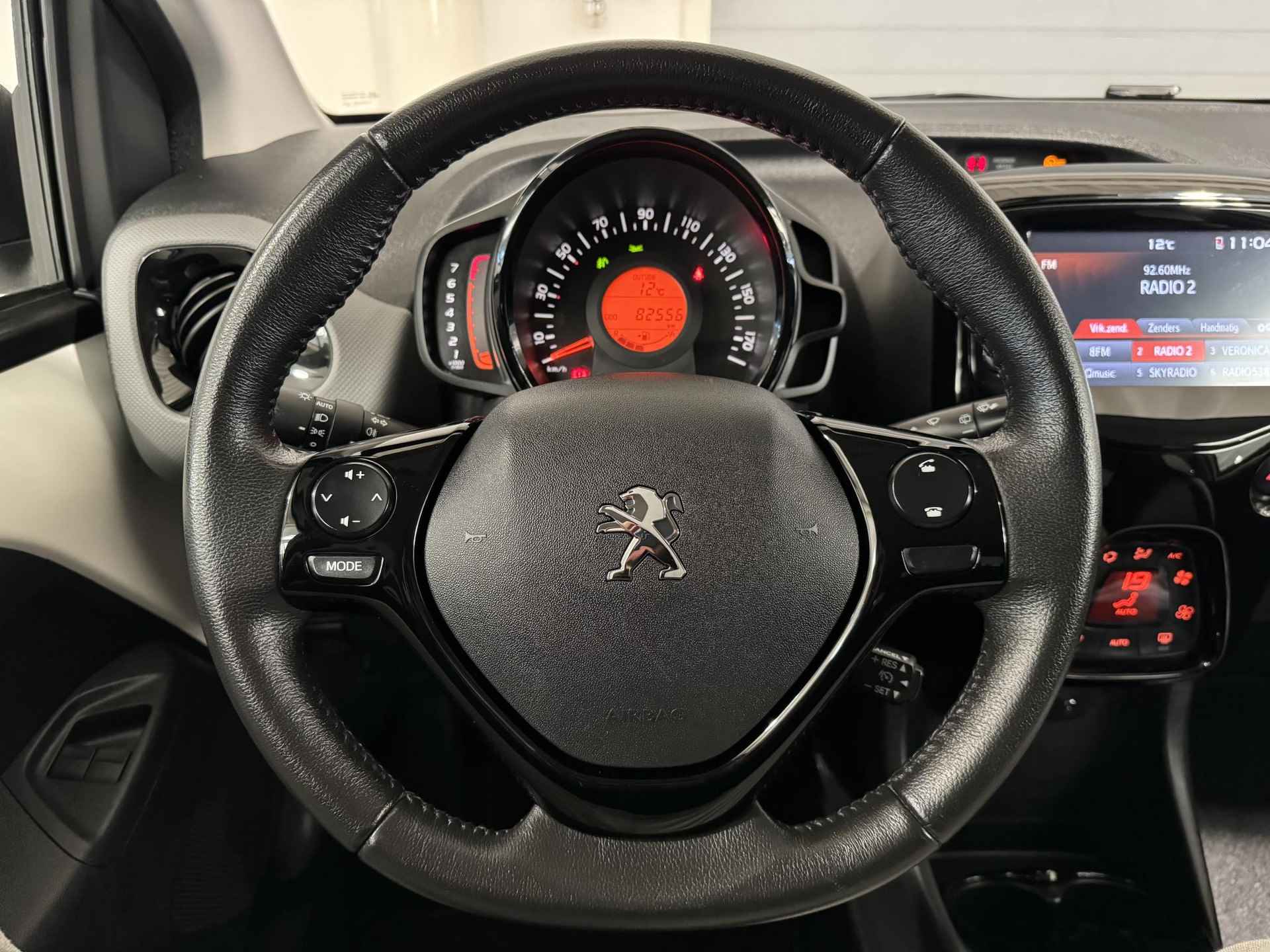 Peugeot 108 1.0 e-VTi Allure | Achteruitrij camera | Keyless entry/start | Climate control | Cruise control | Privacy glass | LMV - 16/34