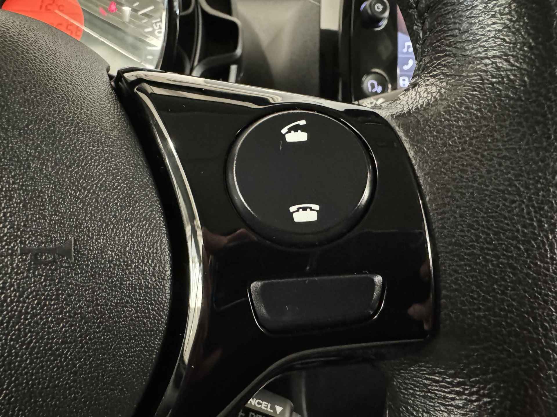 Peugeot 108 1.0 e-VTi Allure | Achteruitrij camera | Keyless entry/start | Climate control | Cruise control | Privacy glass | LMV - 18/34