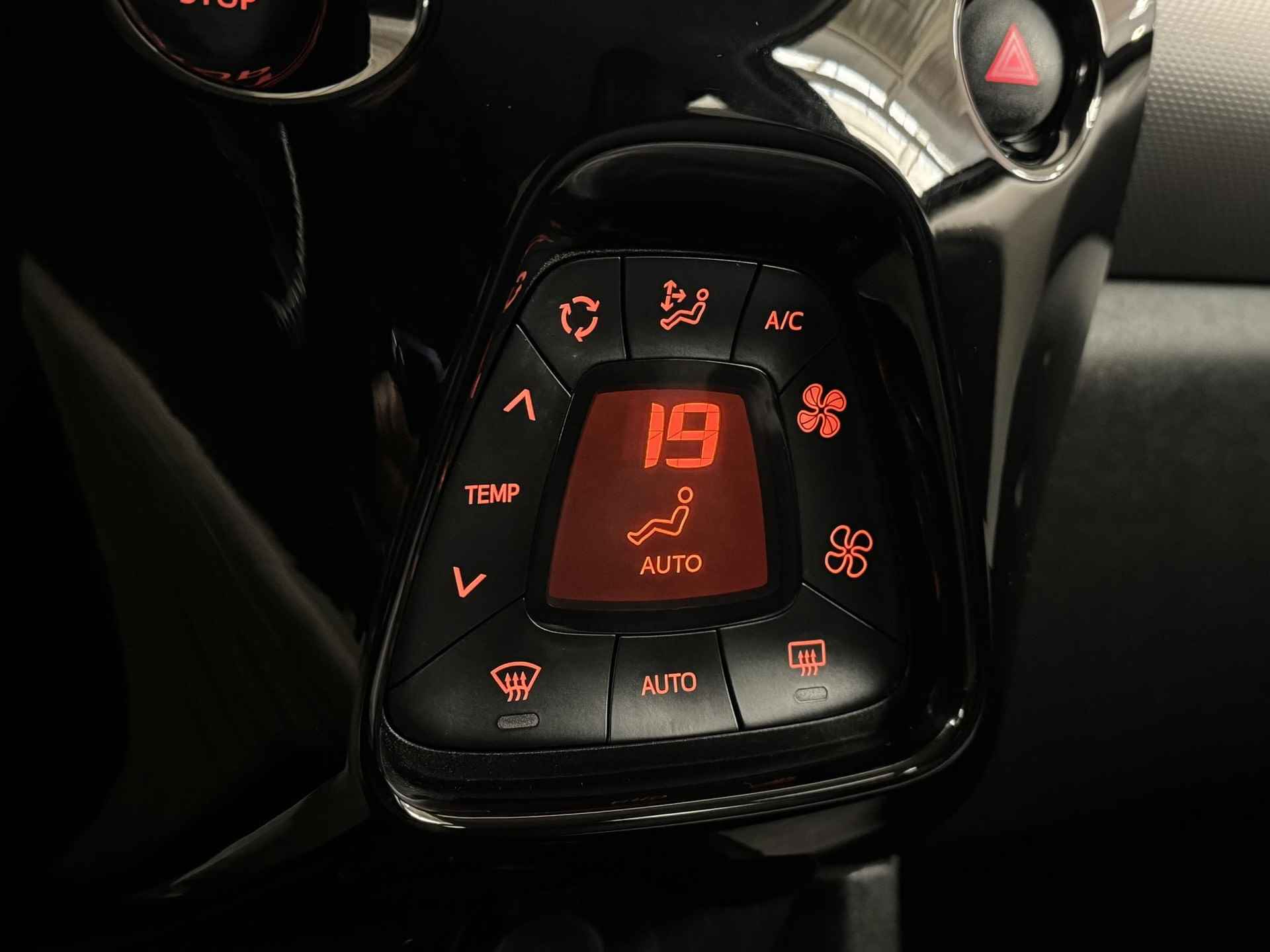 Peugeot 108 1.0 e-VTi Allure | Achteruitrij camera | Keyless entry/start | Climate control | Cruise control | Privacy glass | LMV - 25/34