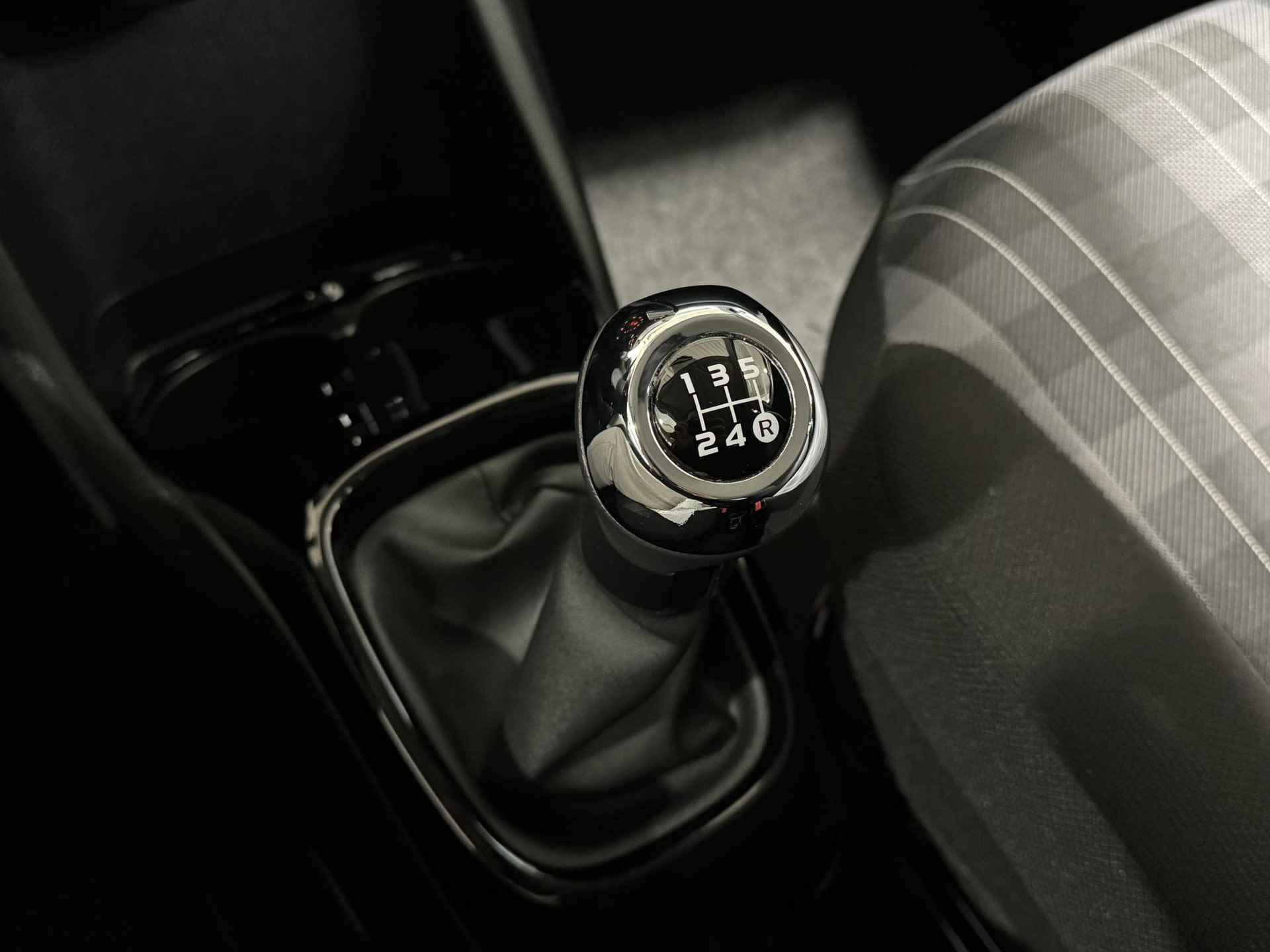 Peugeot 108 1.0 e-VTi Allure | Achteruitrij camera | Keyless entry/start | Climate control | Cruise control | Privacy glass | LMV - 26/34