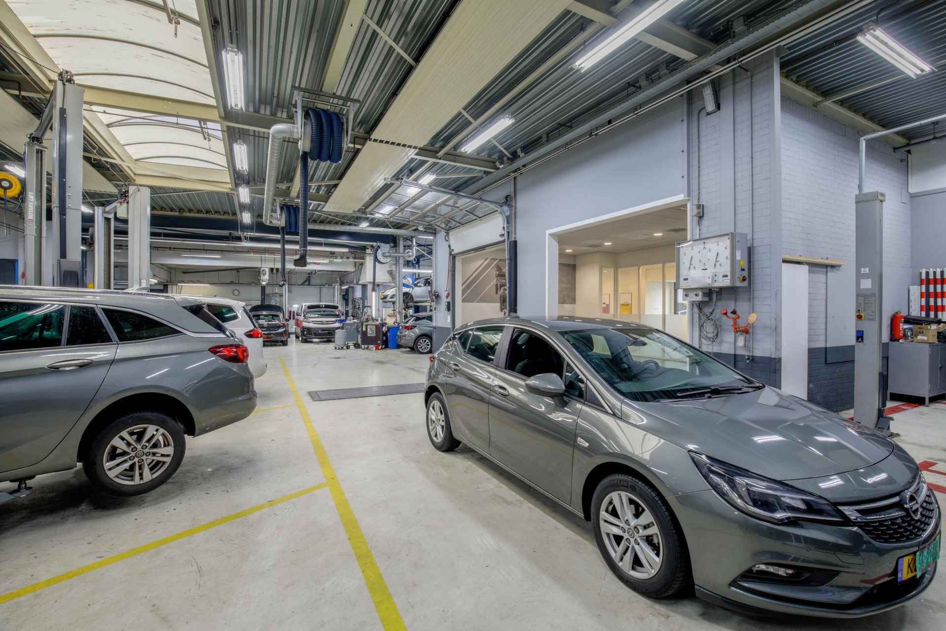 Opel Astra 1.6 Hybrid GS Line / Schuifdak / 18'' / Trekhaak / Stoel-Stuurverwarming - 27/50