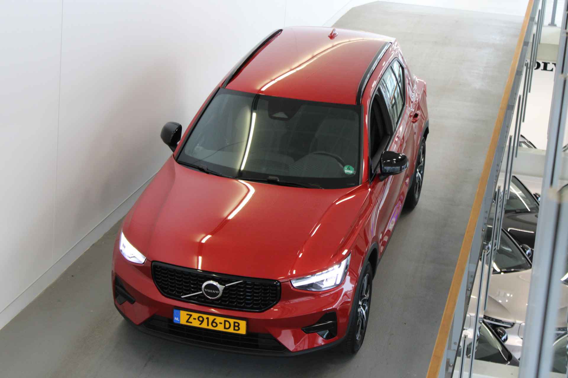 Volvo XC40 B4 200PK Plus Dark | Trekhaak | Blis | Elektrisch Stoelen | HK Audio | Verwarmbare voorruit - 18/54