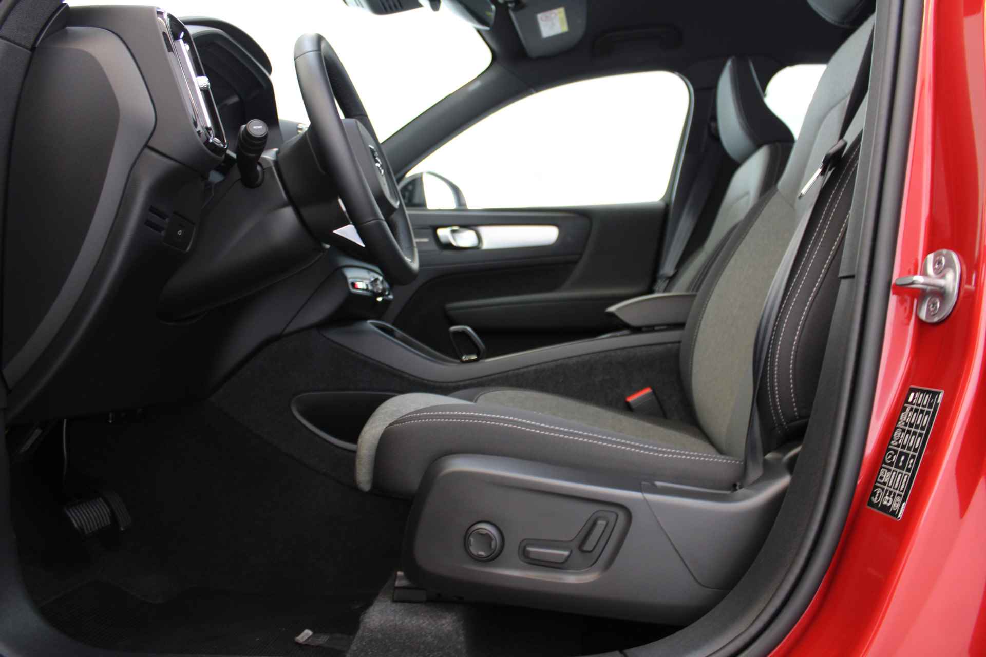 Volvo XC40 B4 200PK Plus Dark | Trekhaak | Blis | Elektrisch Stoelen | HK Audio | Verwarmbare voorruit - 22/54