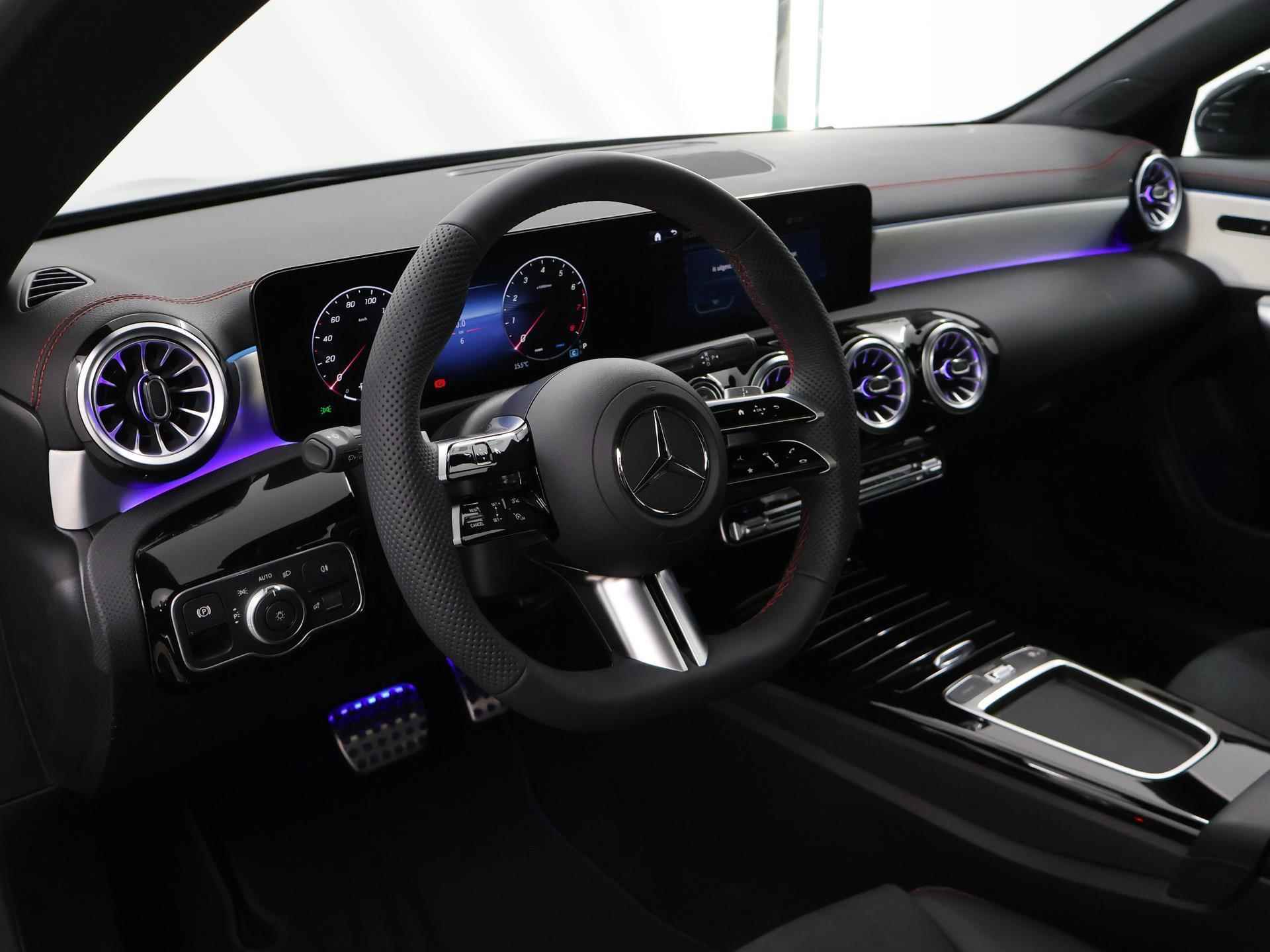 Mercedes-Benz CLA-klasse Coupé 180 AMG NIGHT | Panoramadak | Sfeerverlichting | Achteruitrijcamera | Stoelverwarming | DAB+ Radio | Pananorama-schuifdak | High-performance LED | - 8/43