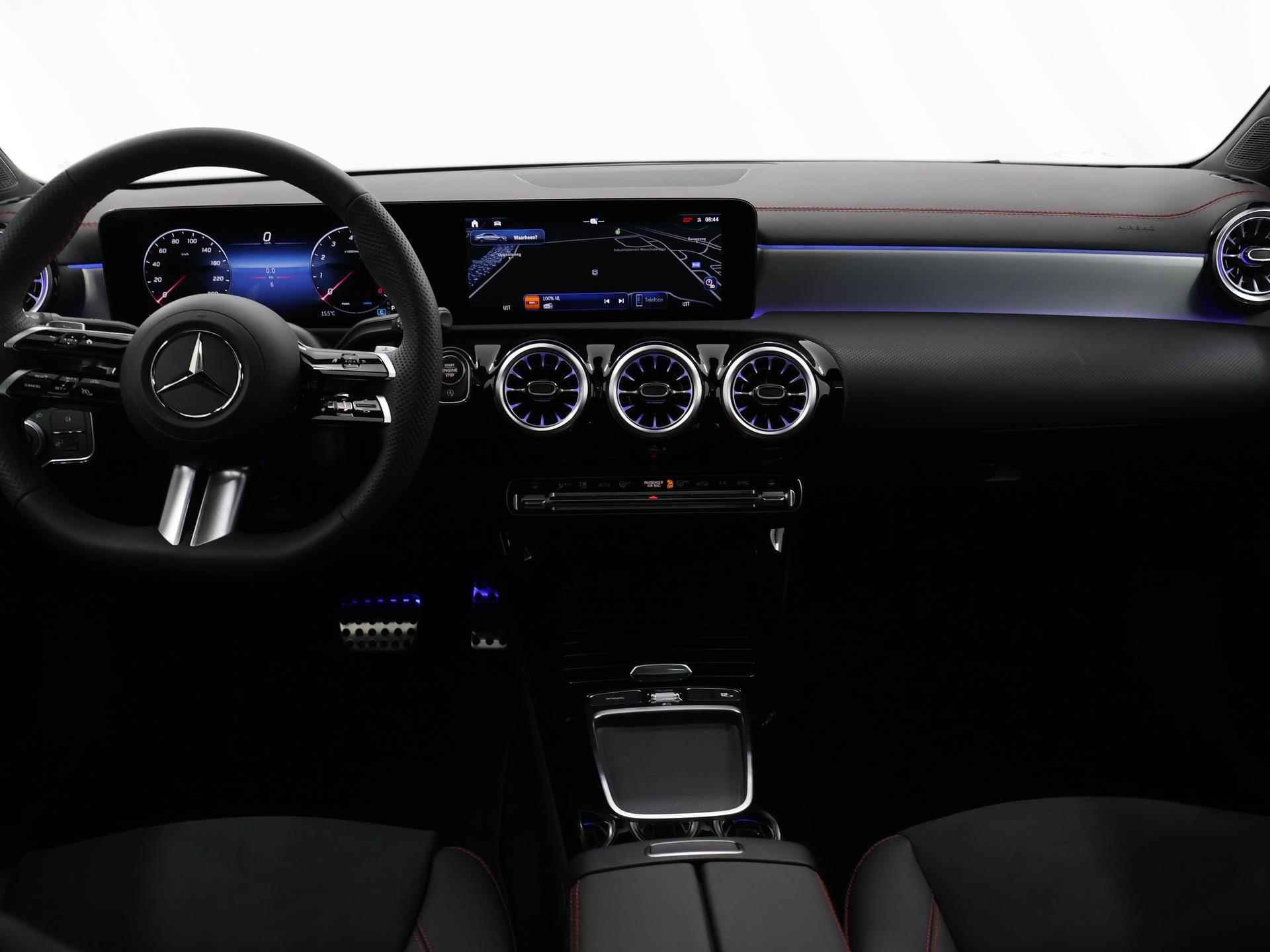 Mercedes-Benz CLA-klasse Coupé 180 AMG NIGHT | Panoramadak | Sfeerverlichting | Achteruitrijcamera | Stoelverwarming | DAB+ Radio | Pananorama-schuifdak | High-performance LED | - 9/43