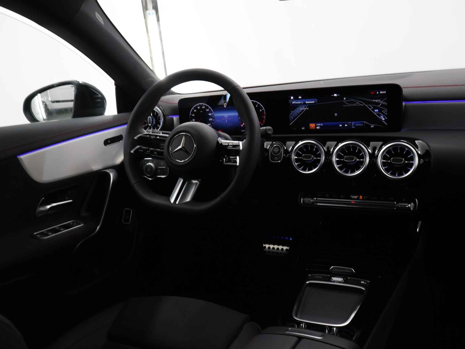 Mercedes-Benz CLA-klasse Coupé 180 AMG NIGHT | Panoramadak | Sfeerverlichting | Achteruitrijcamera | Stoelverwarming | DAB+ Radio | Pananorama-schuifdak | High-performance LED | - 10/43