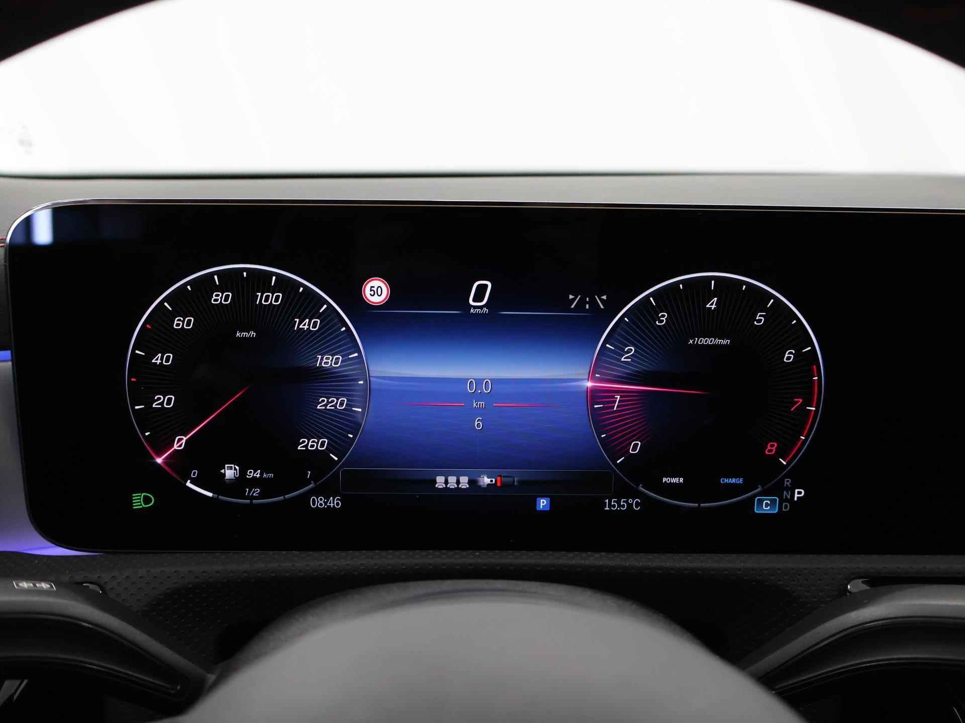 Mercedes-Benz CLA-klasse Coupé 180 AMG NIGHT | Panoramadak | Sfeerverlichting | Achteruitrijcamera | Stoelverwarming | DAB+ Radio | Pananorama-schuifdak | High-performance LED | - 13/43