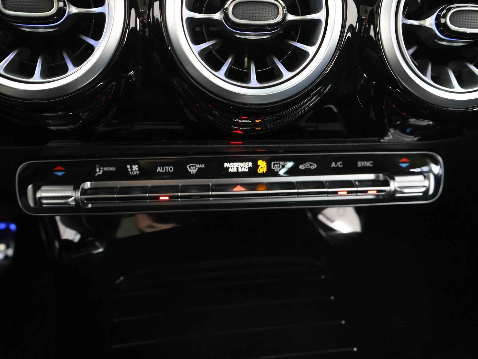 Mercedes-Benz CLA-klasse Coupé 180 AMG NIGHT | Panoramadak | Sfeerverlichting | Achteruitrijcamera | Stoelverwarming | DAB+ Radio | Pananorama-schuifdak | High-performance LED | - 26/43