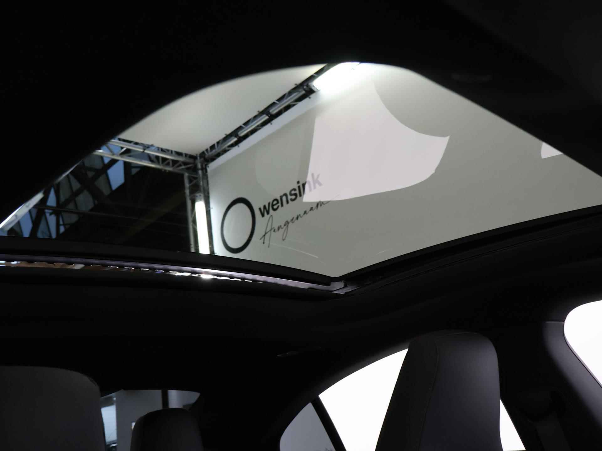Mercedes-Benz CLA-klasse Coupé 180 AMG NIGHT | Panoramadak | Sfeerverlichting | Achteruitrijcamera | Stoelverwarming | DAB+ Radio | Pananorama-schuifdak | High-performance LED | - 29/43