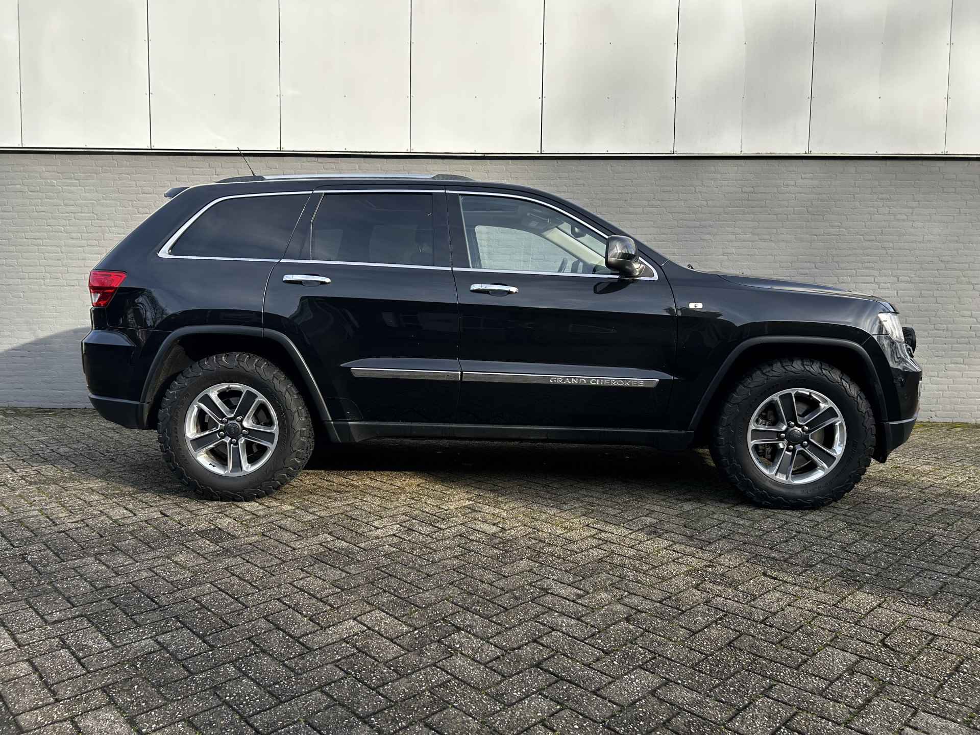 Jeep Grand Cherokee 3.0 CRD Limited | AUTOMAAT | 4X4  | LIER | PANO / SCHUIF | LEDER | TREKH. 3500kg! - 3/43