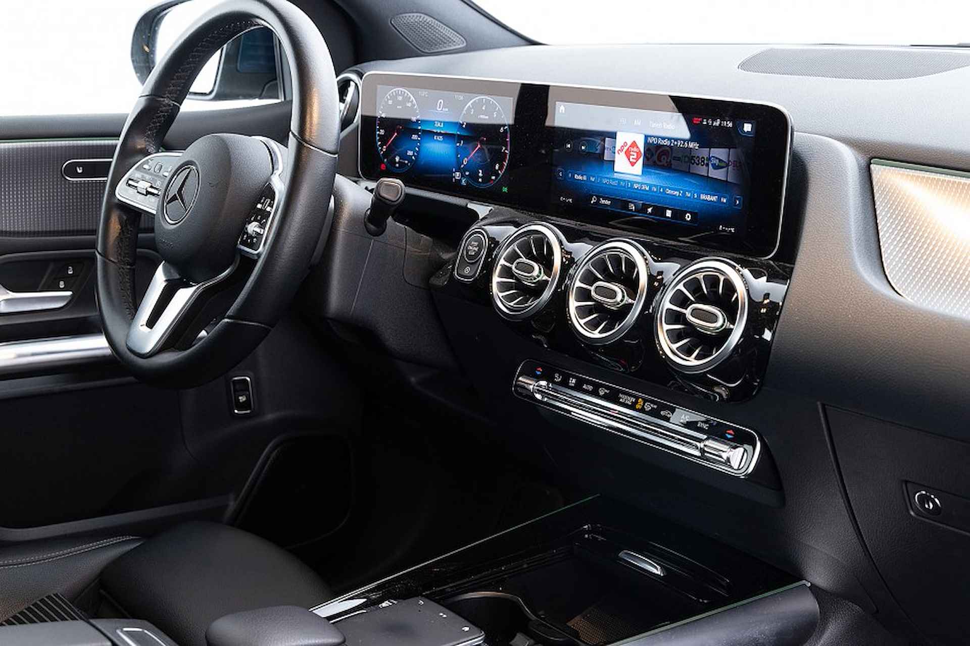 Mercedes-Benz B-Klasse 180 Launch Edition Premium Automaat | Full LED | CAMERA | NAVI . - 3/25