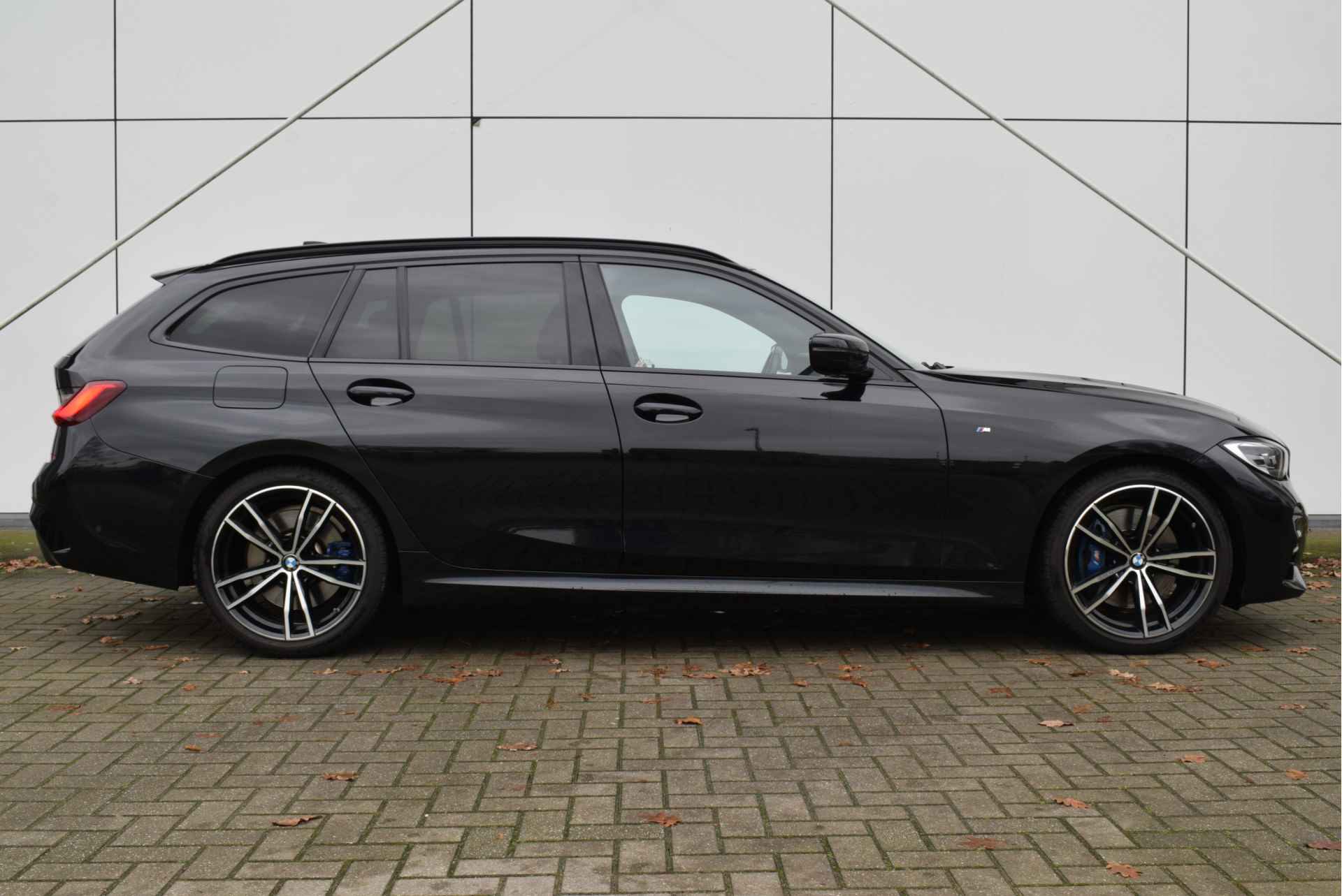 BMW 3 Serie Touring 320i Executive M Sport Automaat / Panoramadak / Sportstoelen / Active Cruise Control / Head-Up / M Sportonderstel / Live Cockpit Professional - 10/30