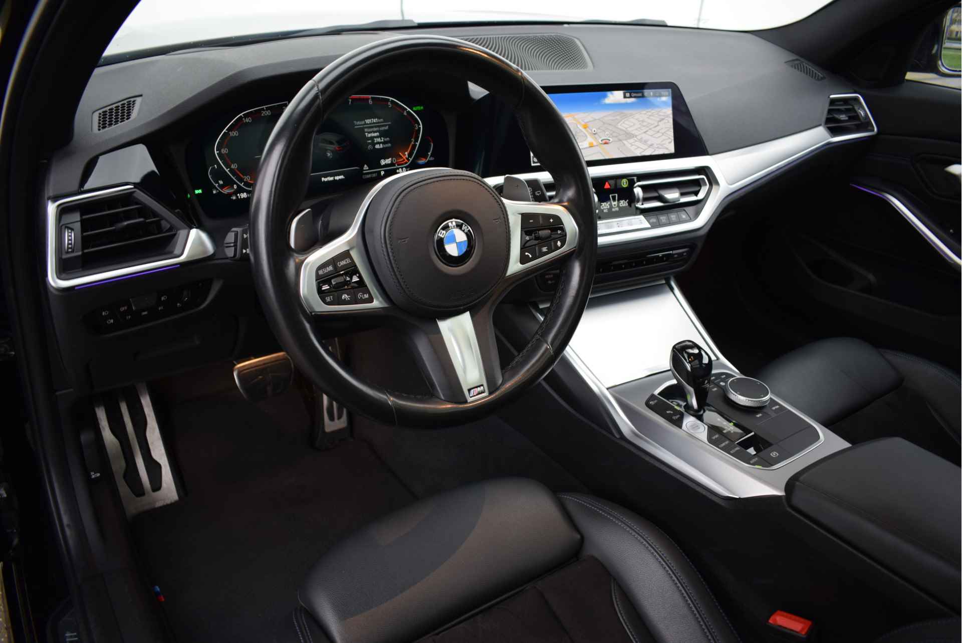 BMW 3 Serie Touring 320i Executive M Sport Automaat / Panoramadak / Sportstoelen / Active Cruise Control / Head-Up / M Sportonderstel / Live Cockpit Professional - 16/30