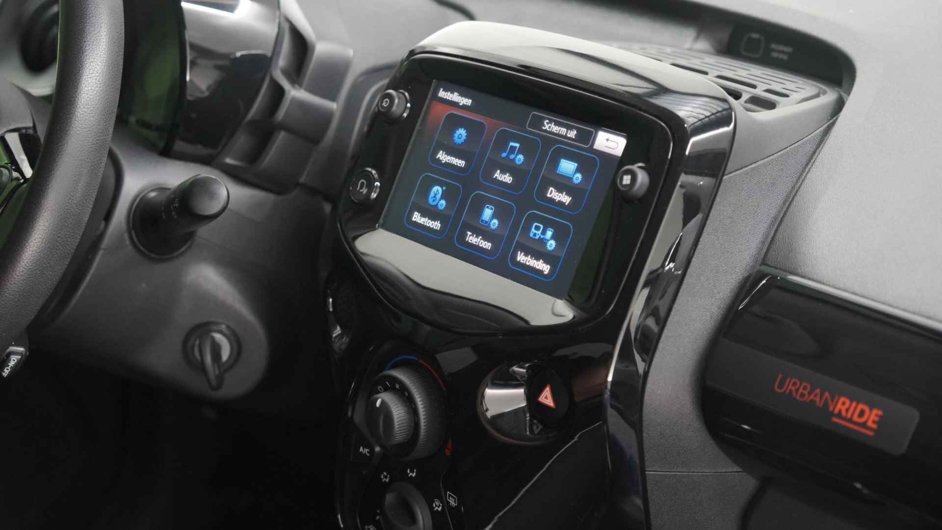 Citroen C1 1.0 VTi Urban Ride | Trekhaak | Camera | Apple Carplay | Airco - 50/68