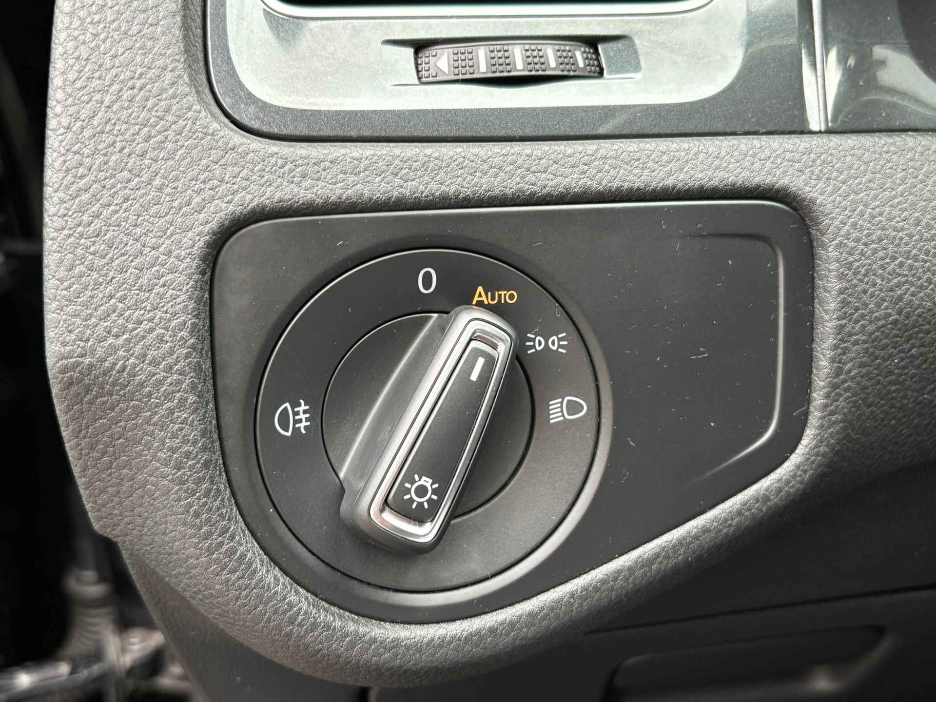 Volkswagen E-Golf | AUTOMAAT | NAVIGATIE | LED | ADAPT CRUISE CONTROL | AppleCarPlay |LMV 17 | EERSTE EIGENAAR | - 30/42