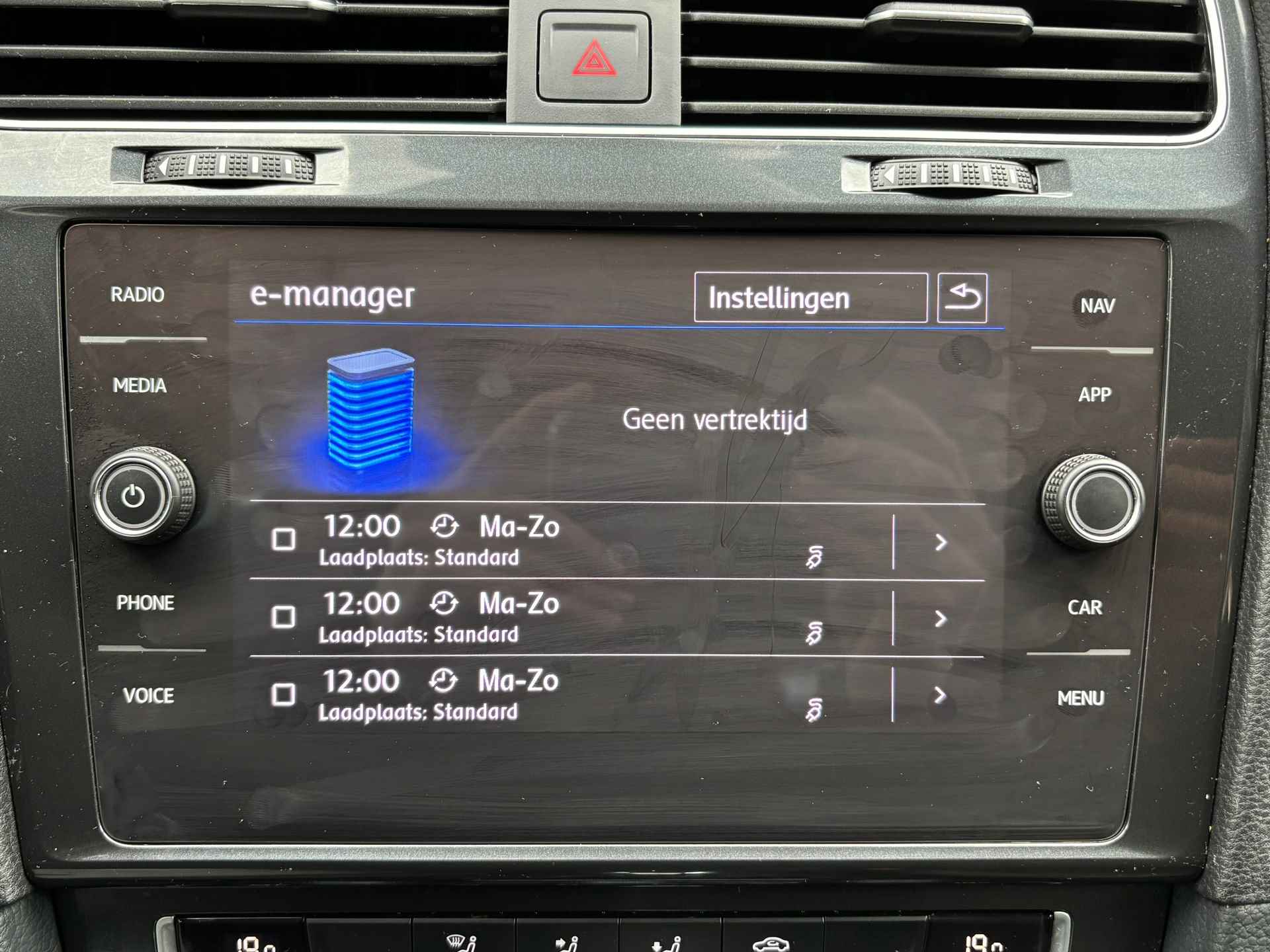 Volkswagen E-Golf | AUTOMAAT | NAVIGATIE | LED | ADAPT CRUISE CONTROL | AppleCarPlay |LMV 17 | EERSTE EIGENAAR | - 36/42
