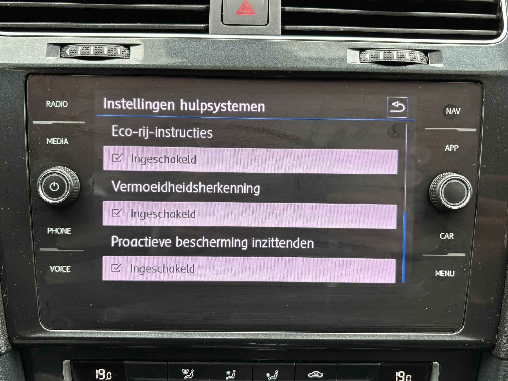 Volkswagen E-Golf | AUTOMAAT | NAVIGATIE | LED | ADAPT CRUISE CONTROL | AppleCarPlay |LMV 17 | EERSTE EIGENAAR | - 39/42
