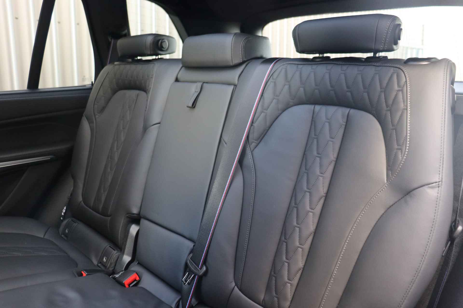 BMW X5 xDrive30d 7p. High Executive M Sport Automaat / Panoramadak / Trekhaak / Massagefunctie / Parking Assistant Professional / Soft-Close / Gesture Control - 24/24