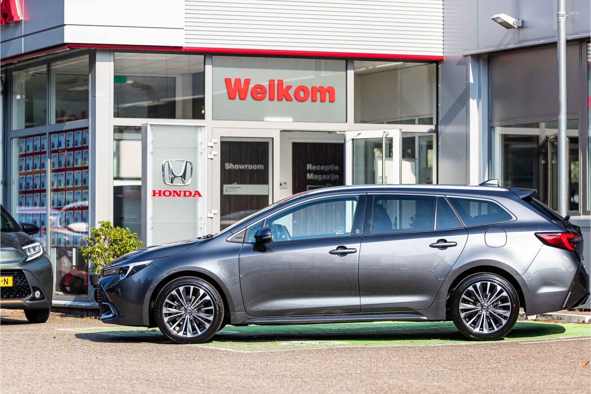 Toyota Corolla Touring Sports Hybrid 140 Dynamic Elektrische achterklep, Apple/Android, Dodenhoekdetectie , All-in Rijklaarprijs - 2/34