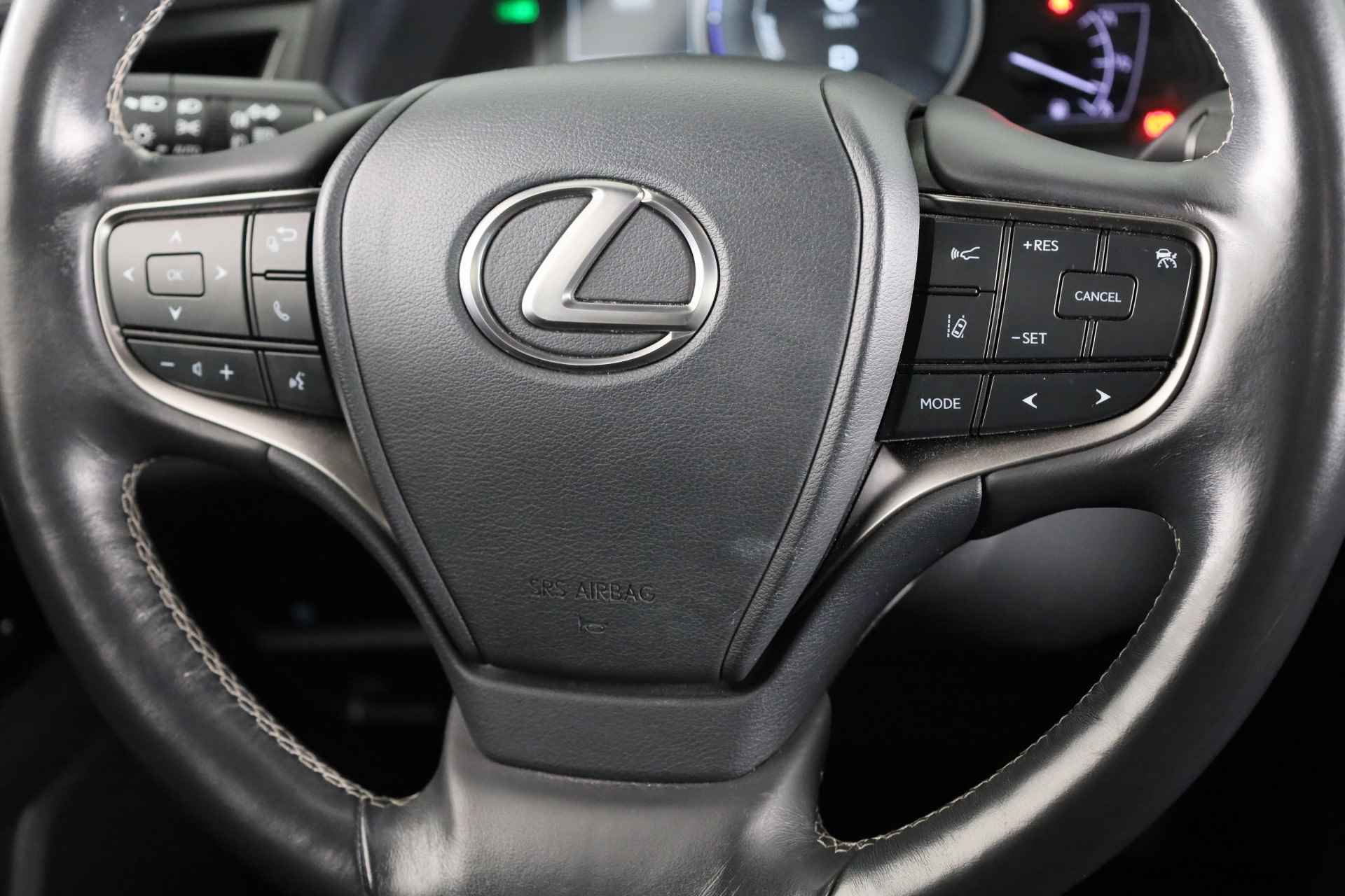 Lexus UX 250h First Edition Limited | Navigatie | Stuur + Stoelverwarming | - 23/46