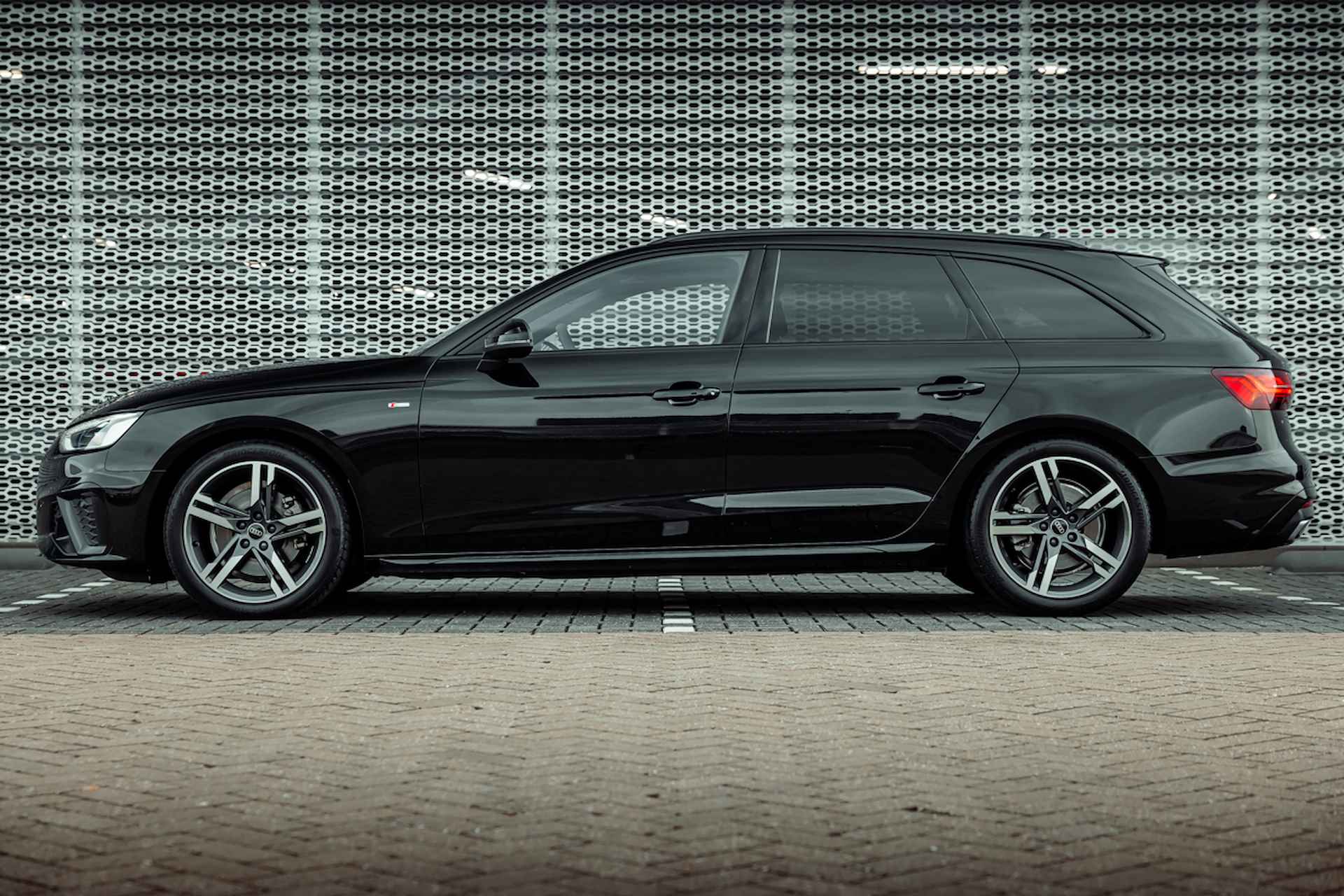 Audi A4 Avant 35 TFSI 150pk s-tronic S edition Competition - 3/33