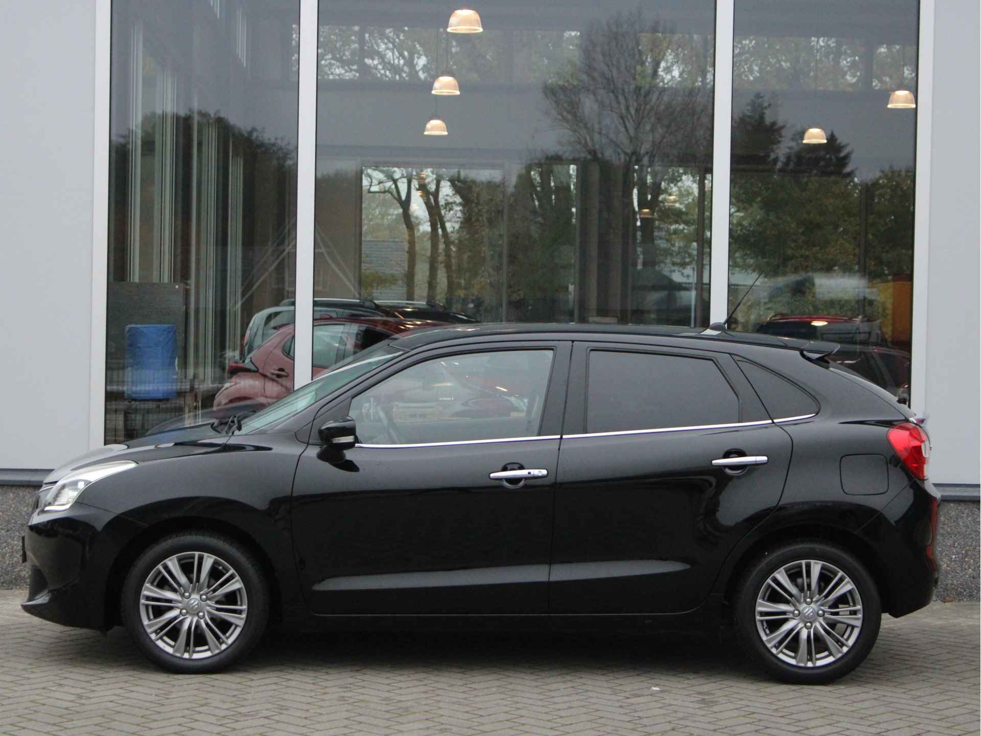 Suzuki Baleno 1.2 High Executive Automaat Adaptieve Cruise en Climate Control, Navigatie, Stoelverwarming, Keyless Go - 12/37