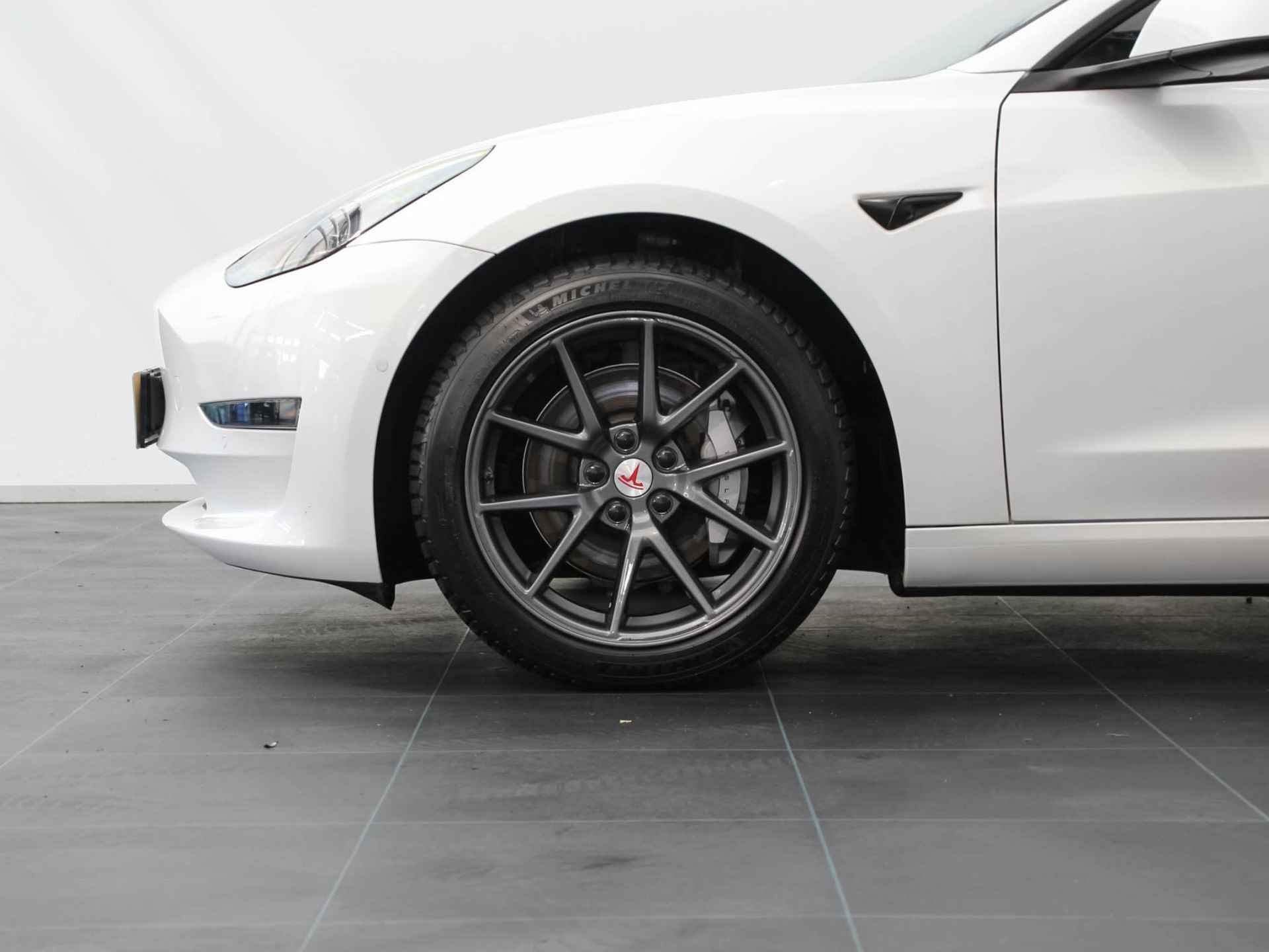 Tesla Model 3 Long Range 75 kWh | Dual Motor | Panoramadak | Vol-Leder Wit | Stoelverwarming | Dashcam | Adapt. Cruise Control | Parelmoer Kleur | Rijklaarprijs! - 7/29