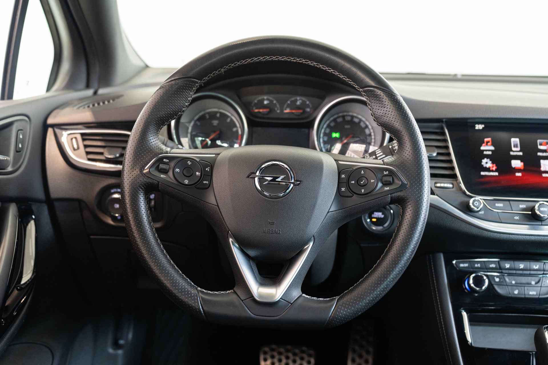 Opel Astra 1.6 Turbo 200PK Innovation | Automaat | Camera | Alcantara | Navigatie | Winter Pakket | Keyless | LED | - 39/39