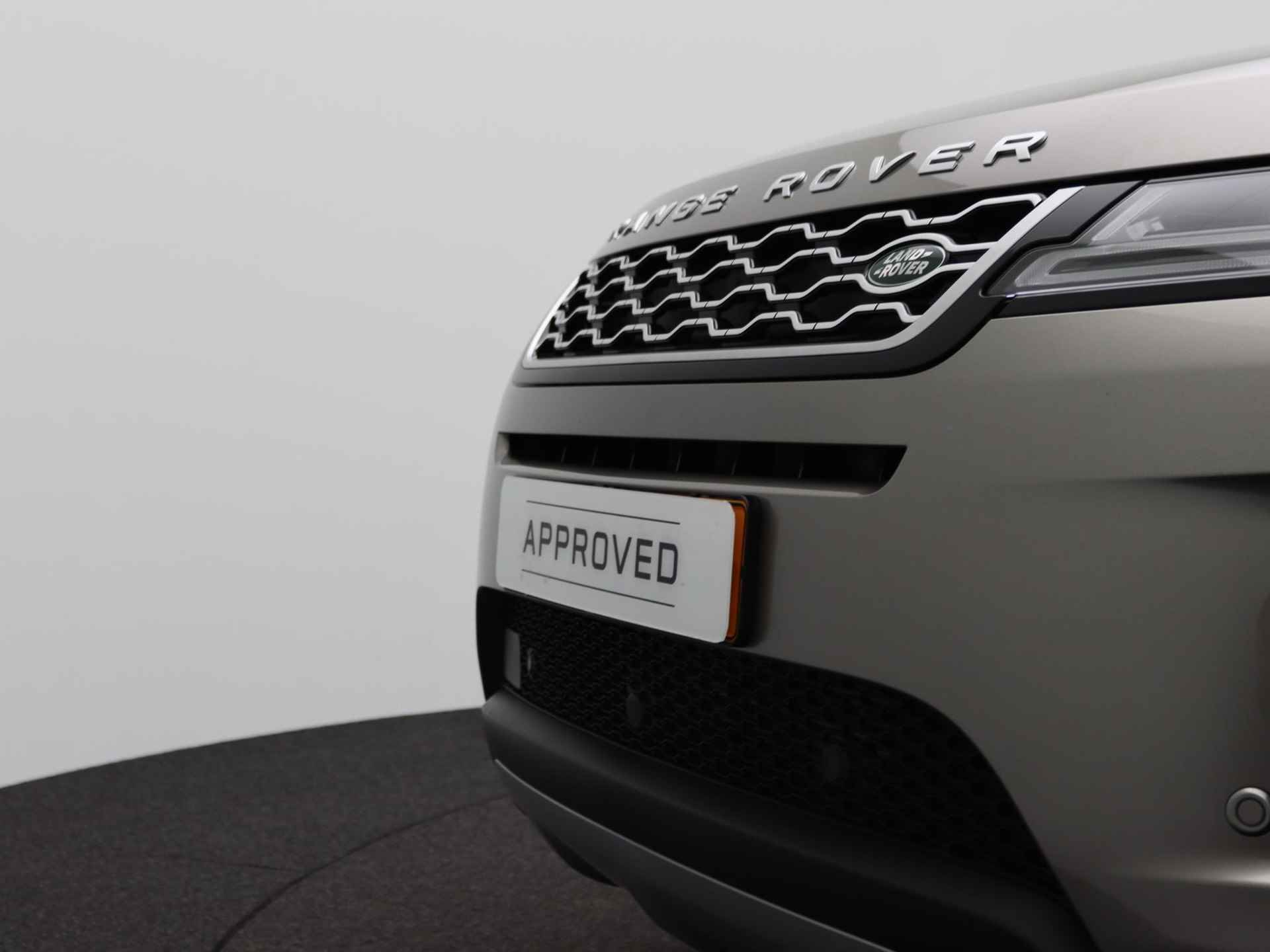 Land Rover Range Rover Evoque P300e AWD SE | Adaptieve Cruise | 20 Inch | Suede Stuurwiel | Stuurwiel verw. | Navi | - 37/51