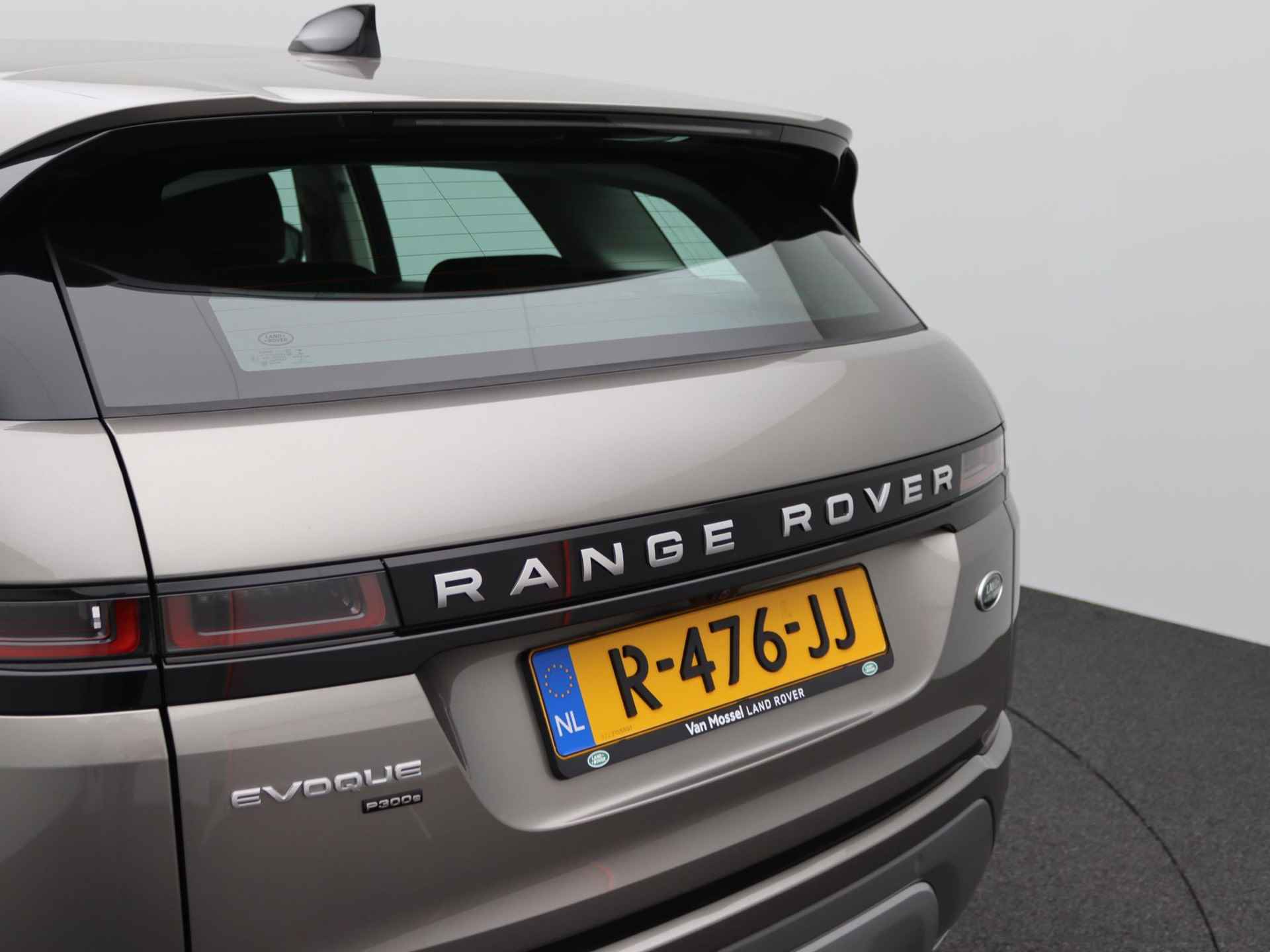 Land Rover Range Rover Evoque P300e AWD SE | Adaptieve Cruise | 20 Inch | Suede Stuurwiel | Stuurwiel verw. | Navi | - 39/51