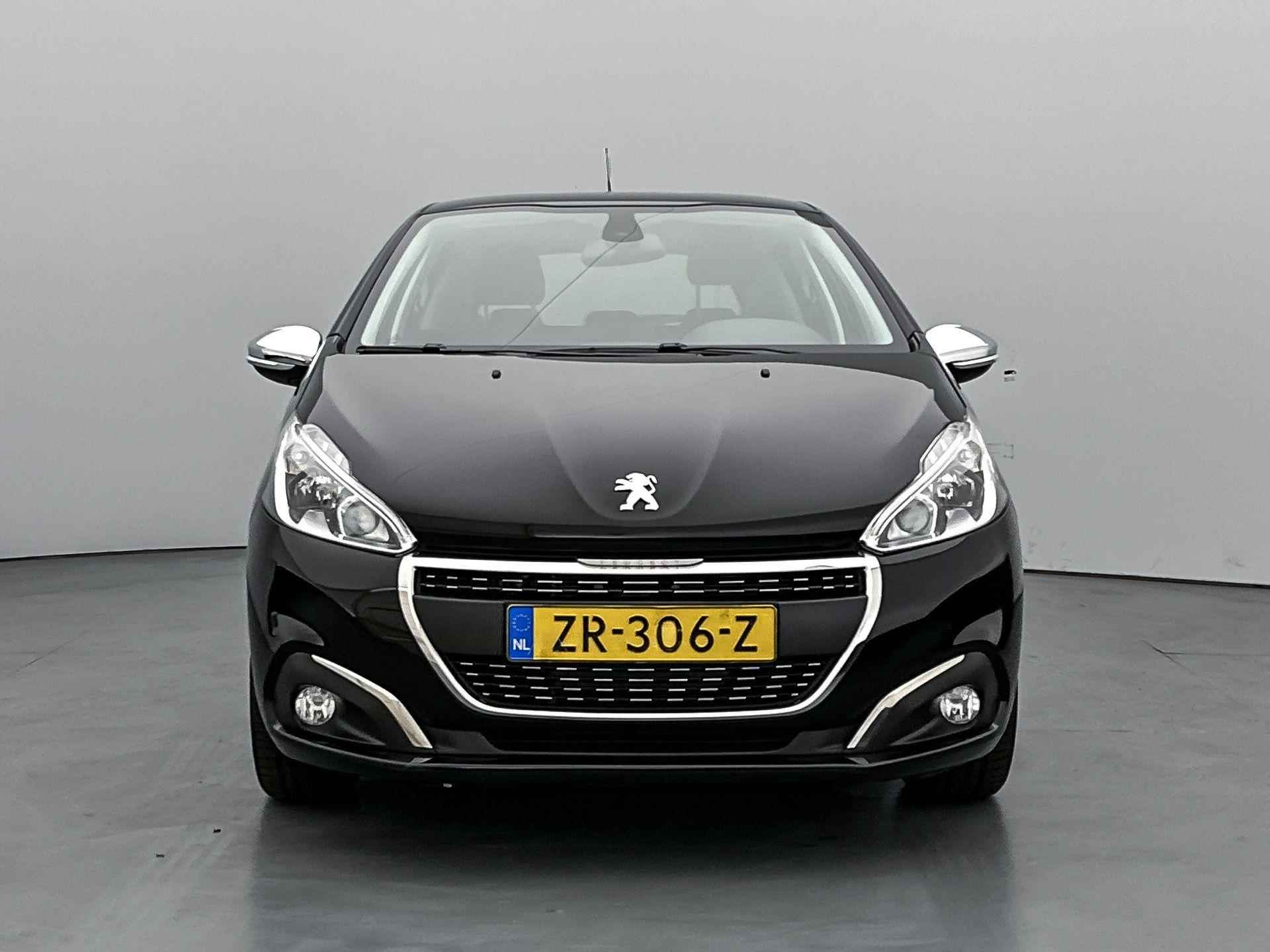 Peugeot 208 Signature 110pk Automaat | Navigatie | Airco | Parkeersensoren | Cruise Control | Apple Carplay / Android Auto | Bluetooth | DAB+ radio | Armsteun | Regensensor | Donker getint glas | Elektrisch inklapbare spiegels | - 4/30