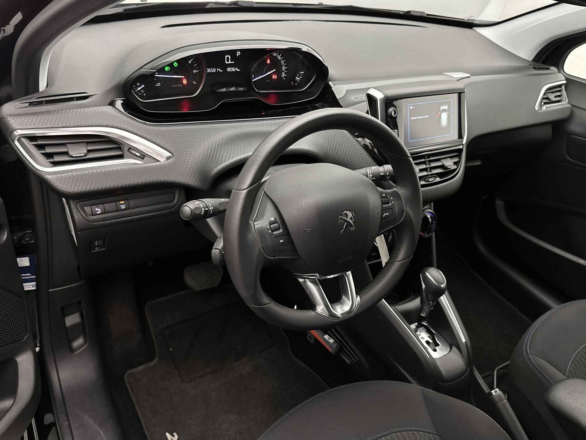 Peugeot 208 Signature 110pk Automaat | Navigatie | Airco | Parkeersensoren | Cruise Control | Apple Carplay / Android Auto | Bluetooth | DAB+ radio | Armsteun | Regensensor | Donker getint glas | Elektrisch inklapbare spiegels | - 11/30