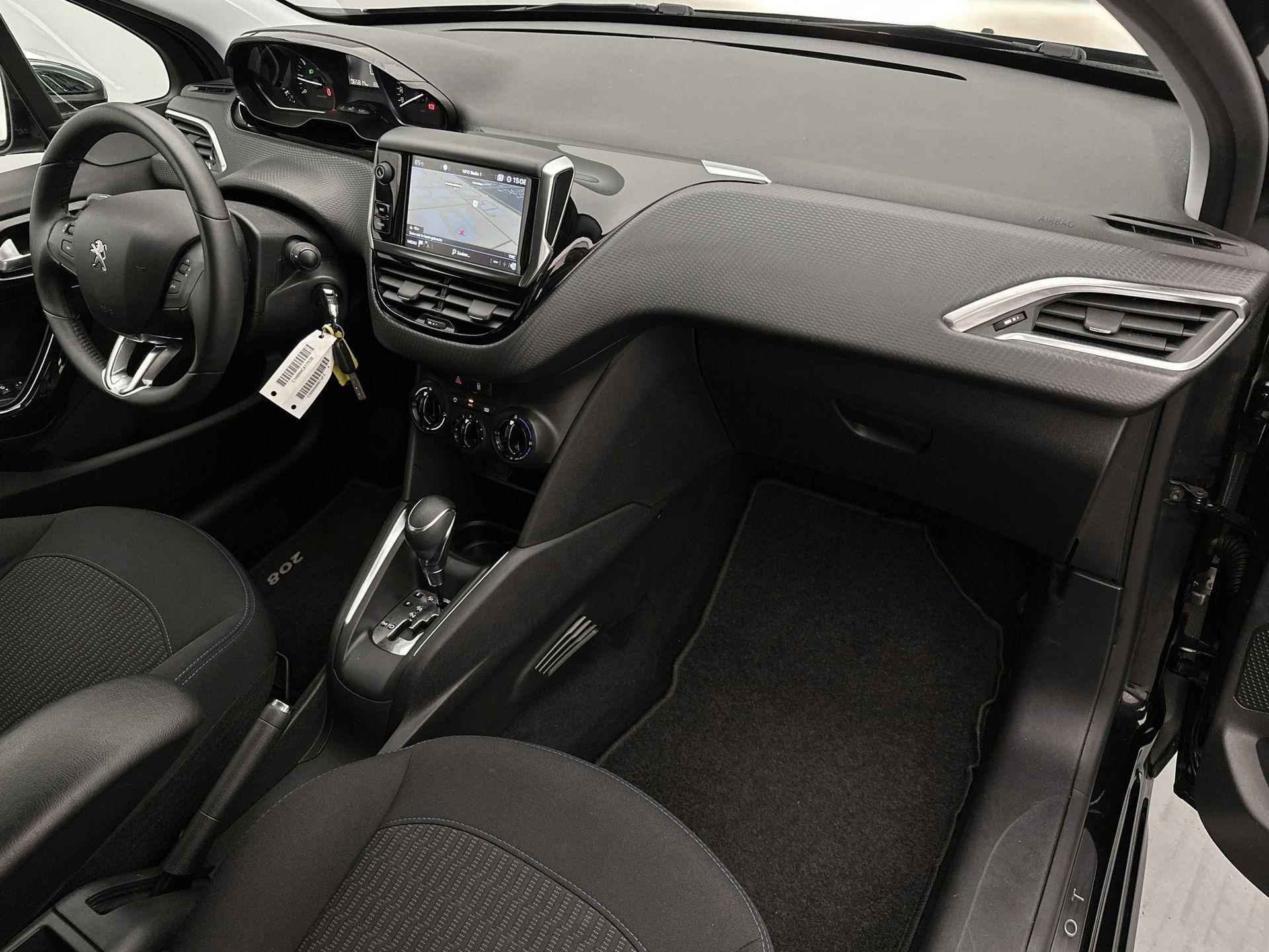 Peugeot 208 Signature 110pk Automaat | Navigatie | Airco | Parkeersensoren | Cruise Control | Apple Carplay / Android Auto | Bluetooth | DAB+ radio | Armsteun | Regensensor | Donker getint glas | Elektrisch inklapbare spiegels | - 14/30