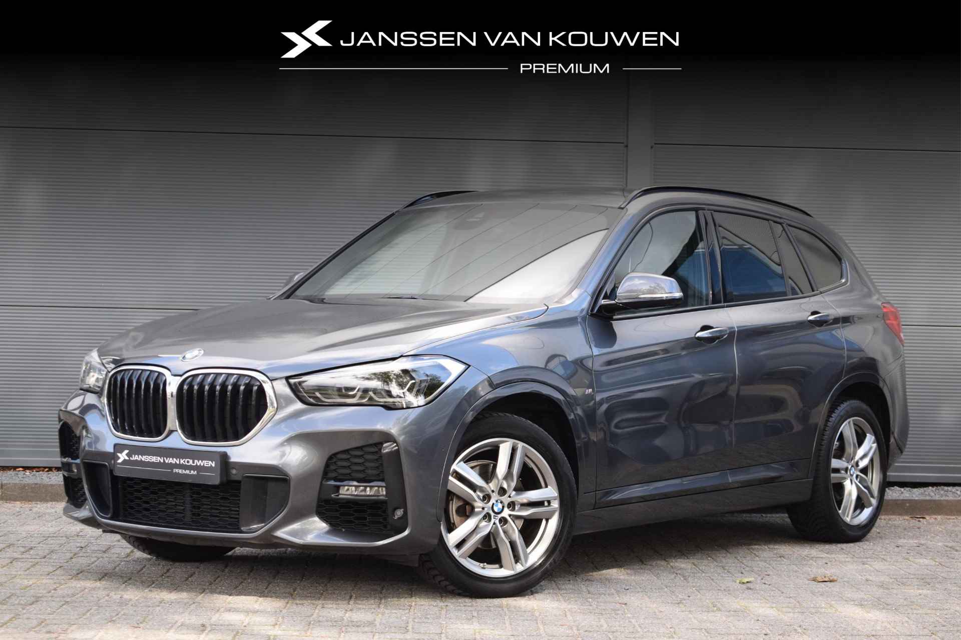 BMW X1 sDrive18i Executive / Stoelverwarming / LED / Navi / M-Sport - 1/61