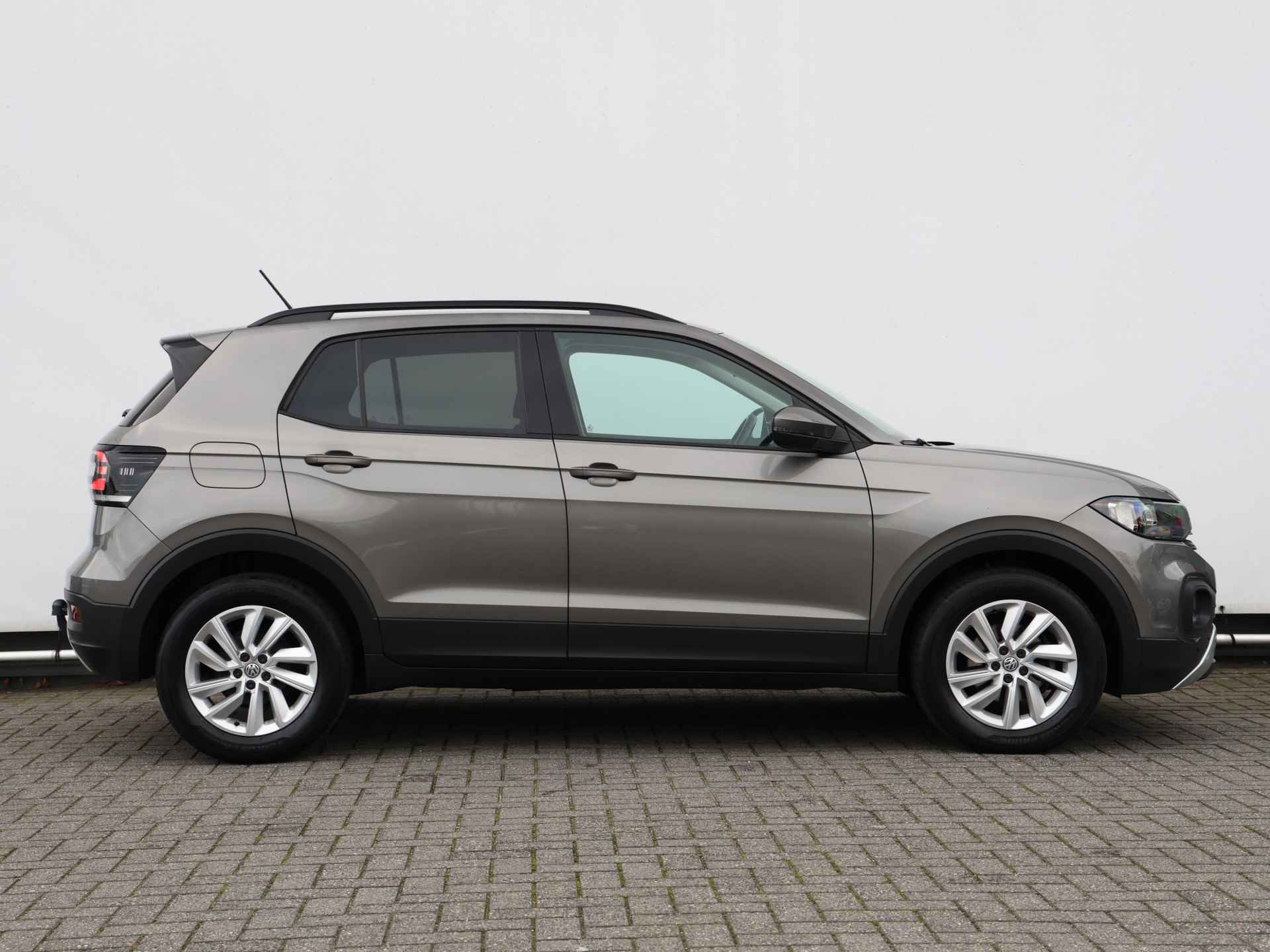 Volkswagen T-Cross 1.0 TSI Life 95PK I Navigatie I Trekhaak I Cruise control I Spiegel pakket I Dealer onderhouden - 2/37