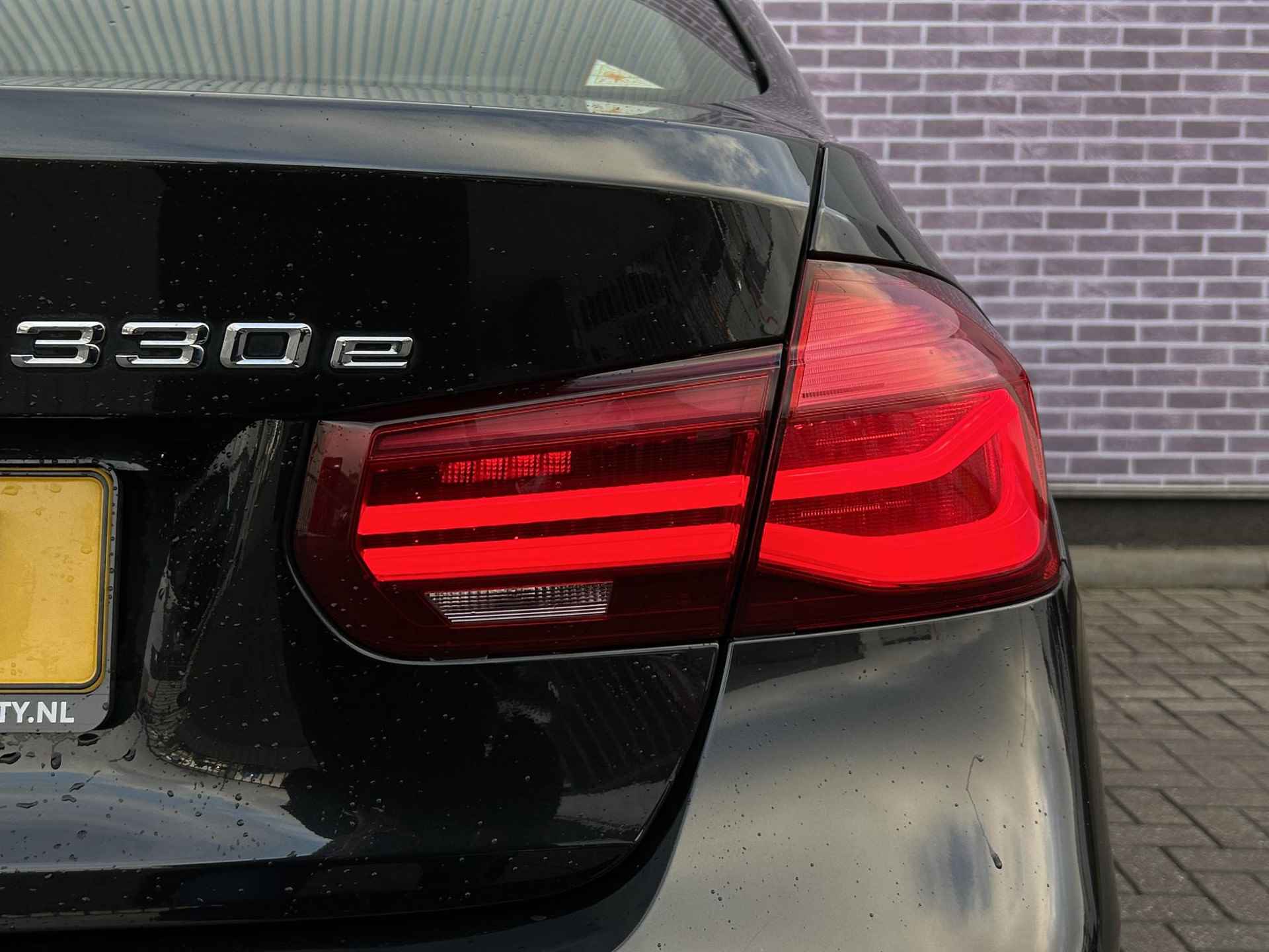 BMW 3-serie 330e Edition M Sport Shadow Executive | Cruise Control | Navigatie | Stoelverwarming | Climate Control | Leder | Parkeersensoren | Achteruitrijcamera | - 15/44